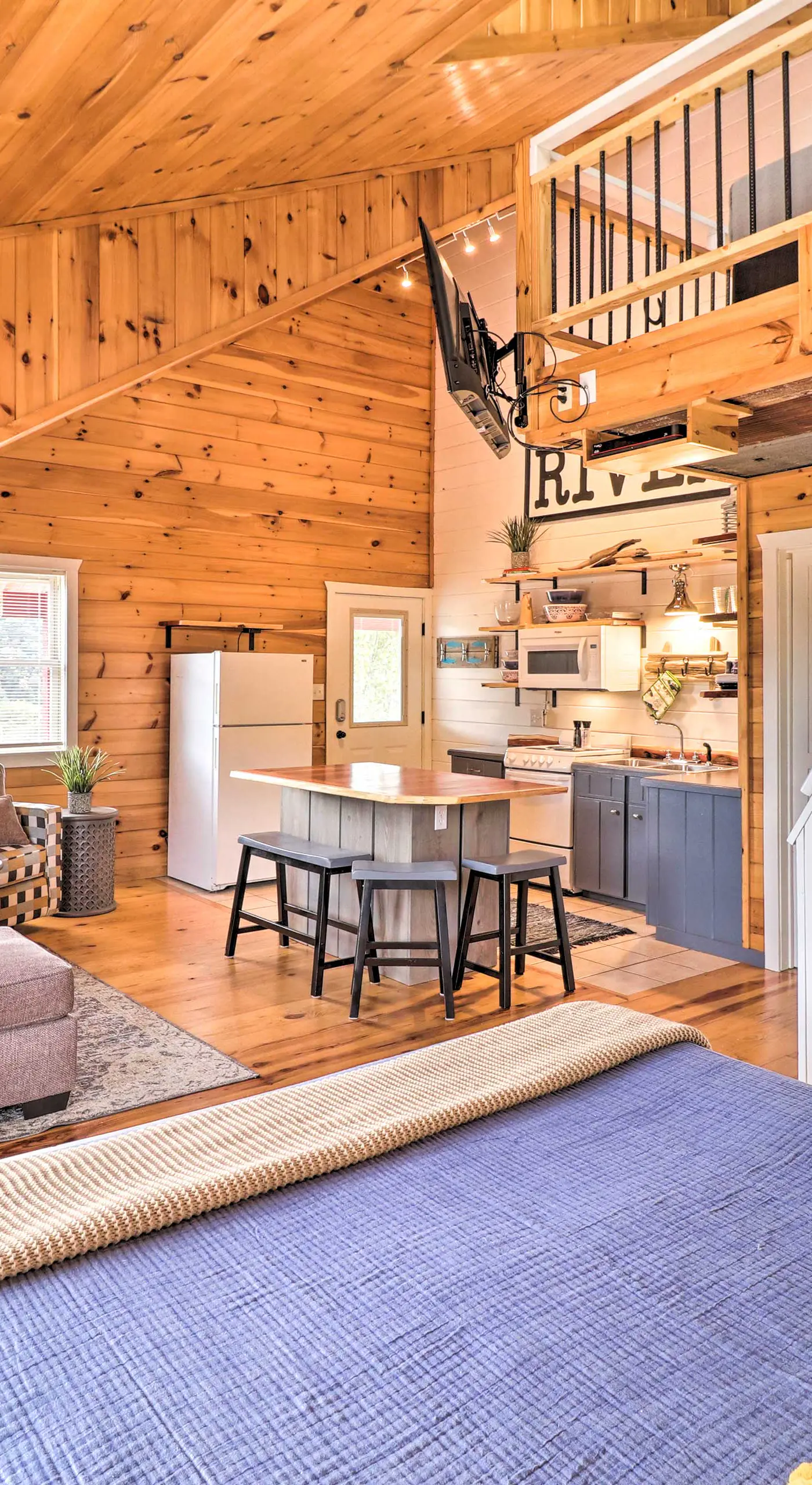 Updated Mtn View Studio w/ Loft - Near River!