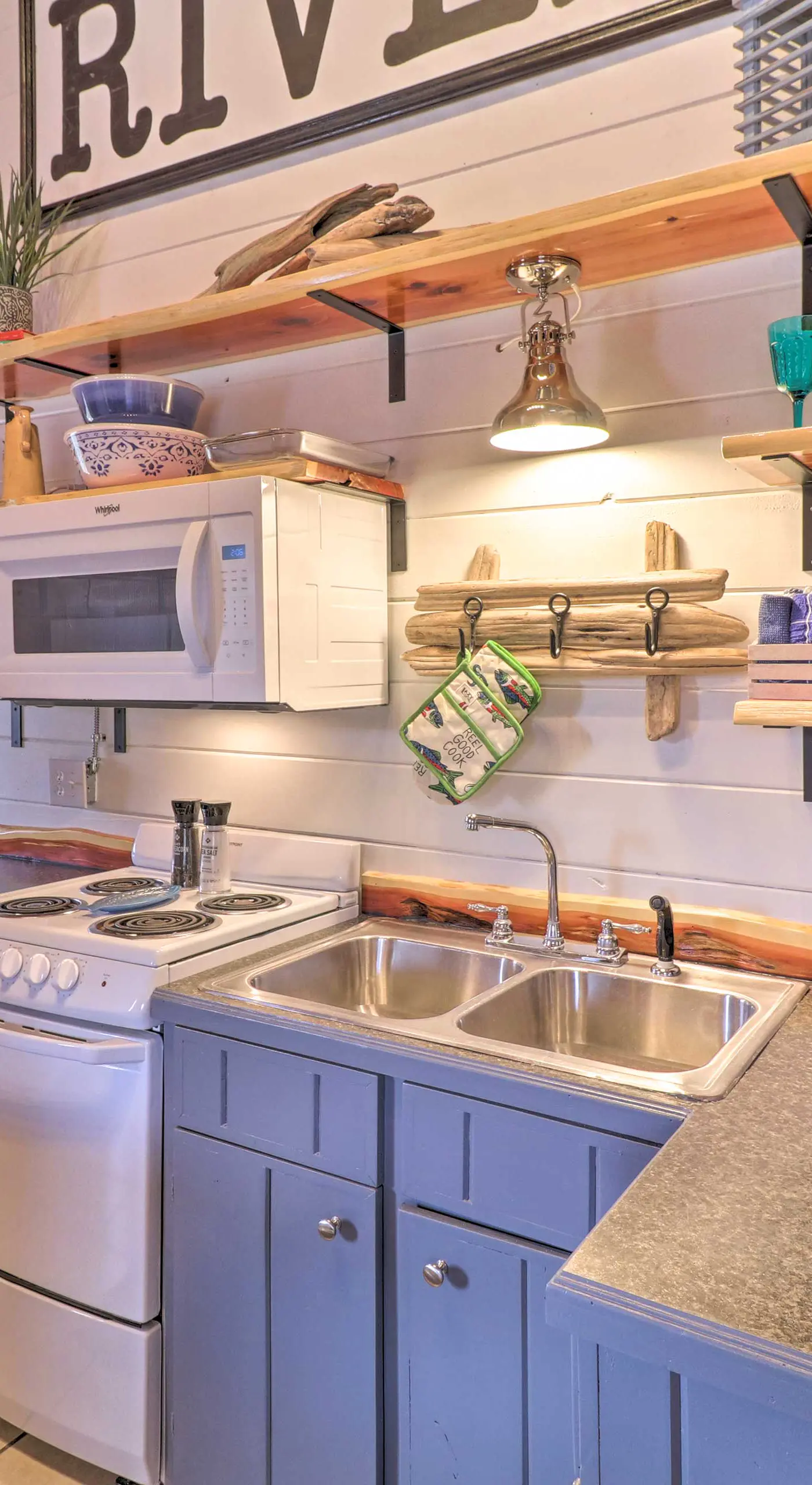 Updated Mtn View Studio w/ Loft - Near River!