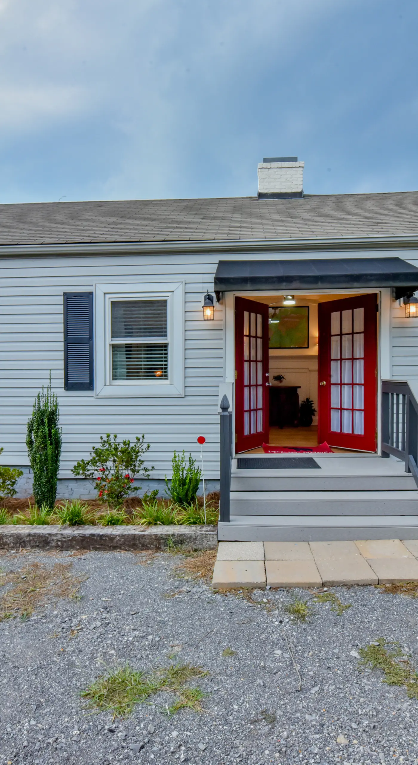 1 Mile to UA Campus: Walkable Midtown Getaway