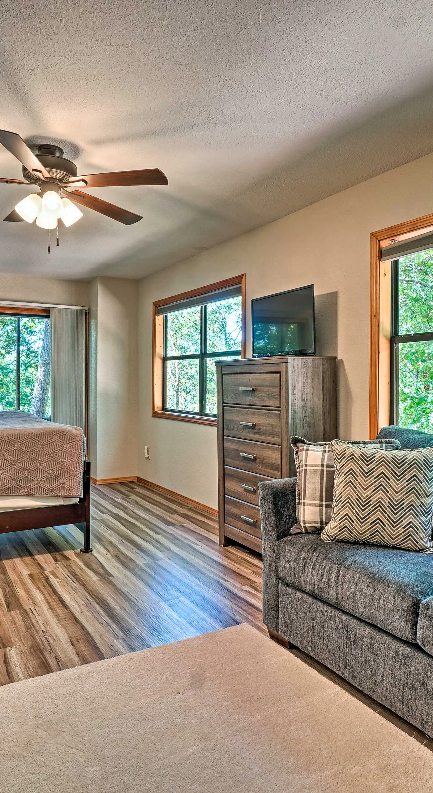 Home w/ Large Deck on Table Rock Lake!