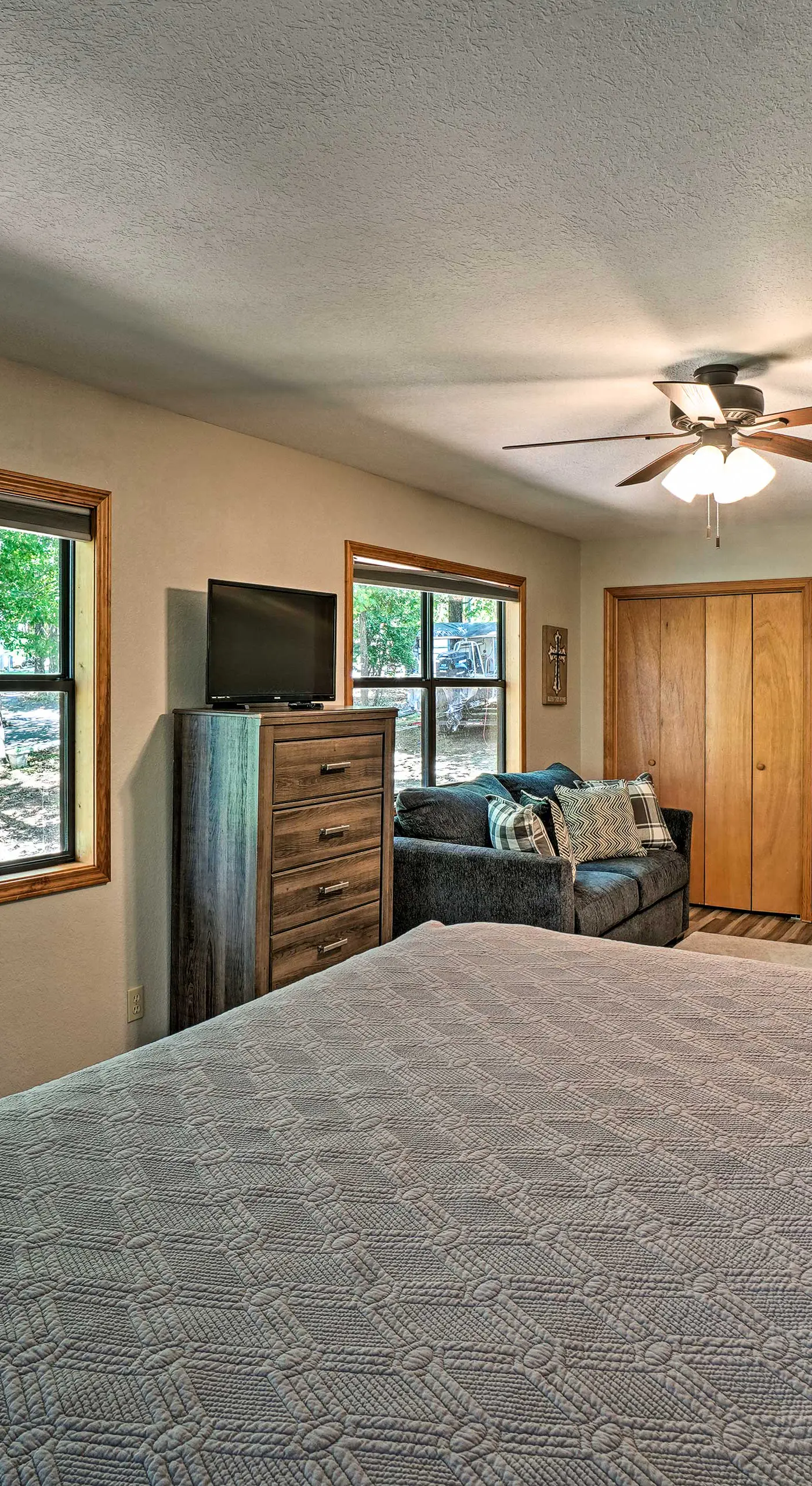 Home w/ Large Deck on Table Rock Lake!