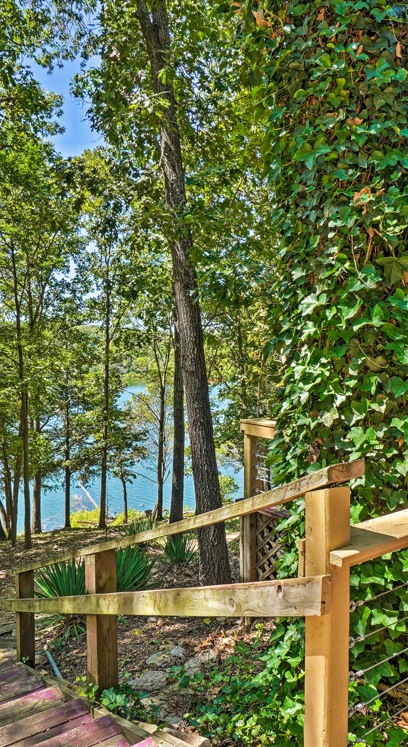 Home w/ Large Deck on Table Rock Lake!