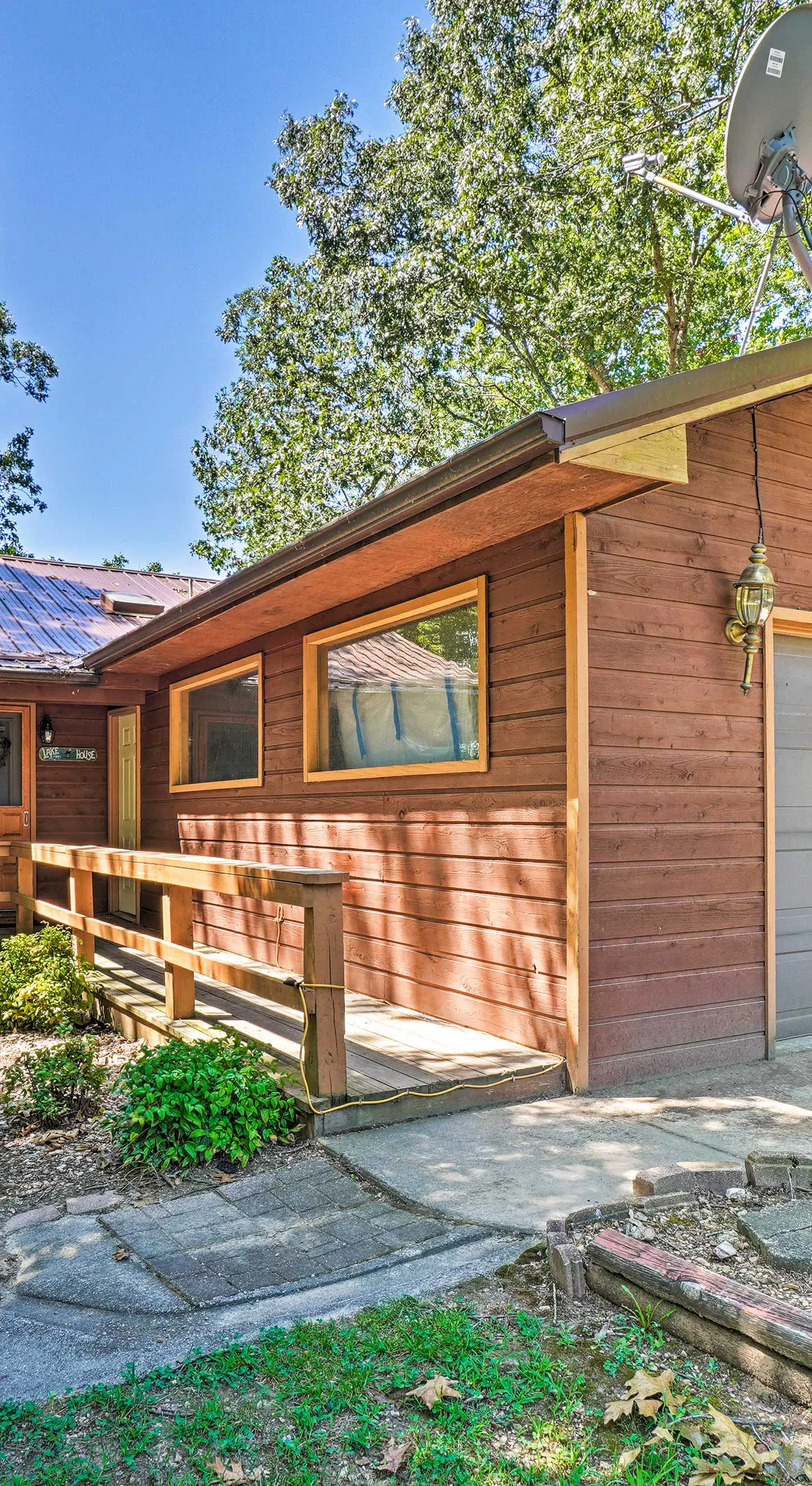 Home w/ Large Deck on Table Rock Lake!