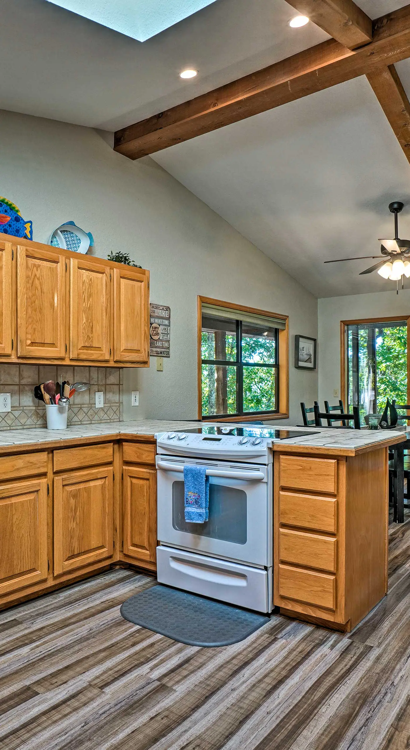Home w/ Large Deck on Table Rock Lake!