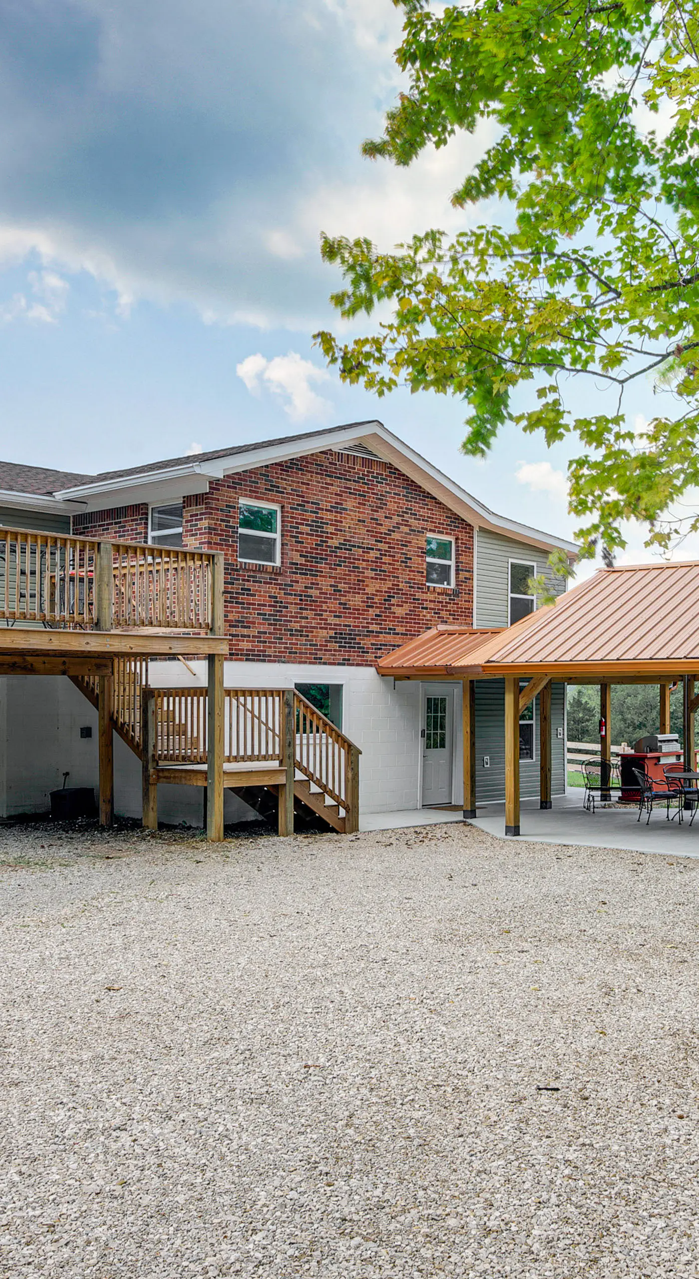 Waterfront Escape in Cub Run w/ Deck & Hot Tub!