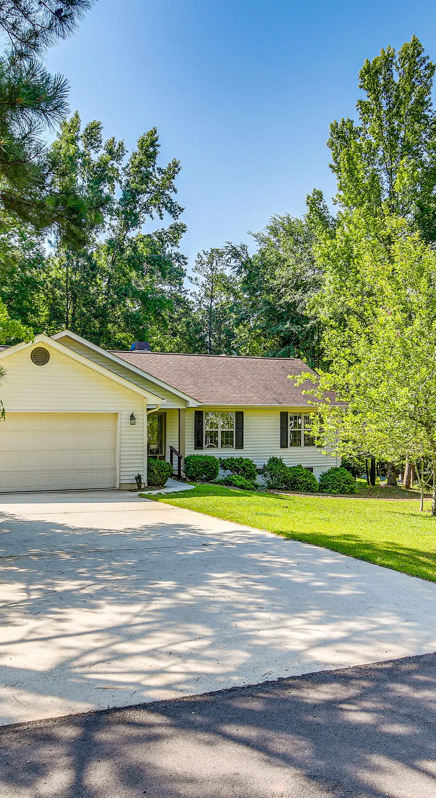Lovely McCormick Home in Savannah Lakes Village