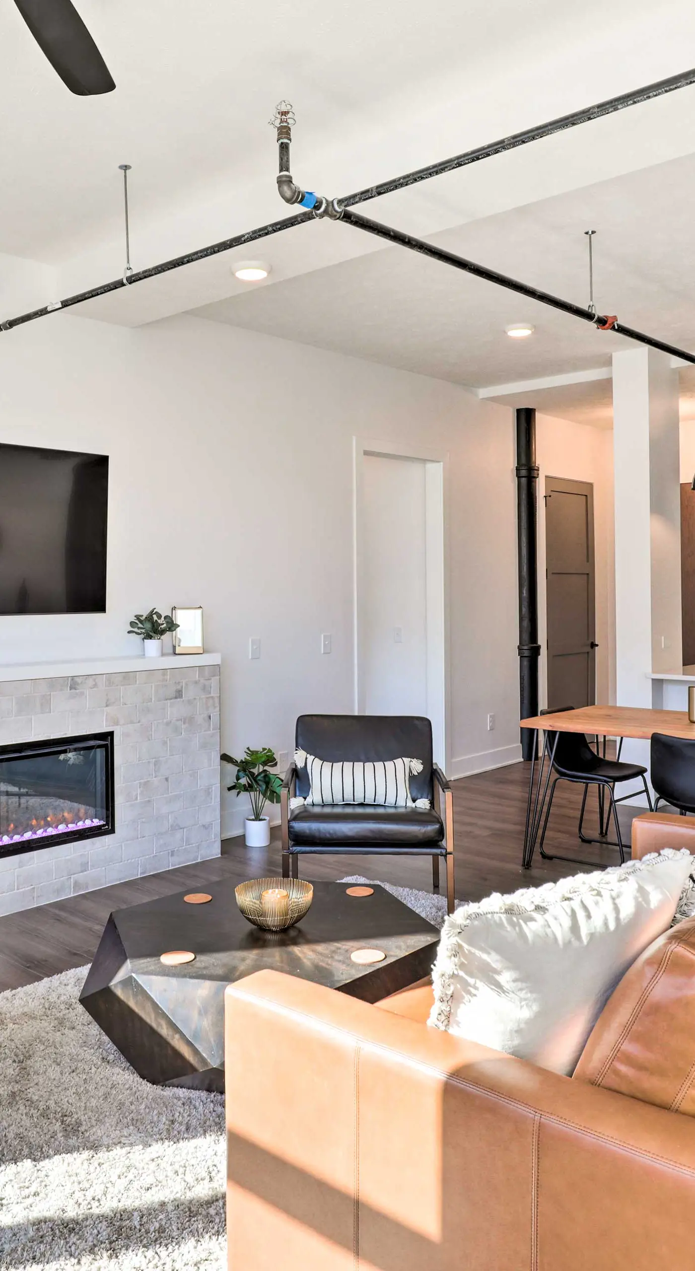 Walk to UNL Campus: Dtwn Lincoln Loft Apt!