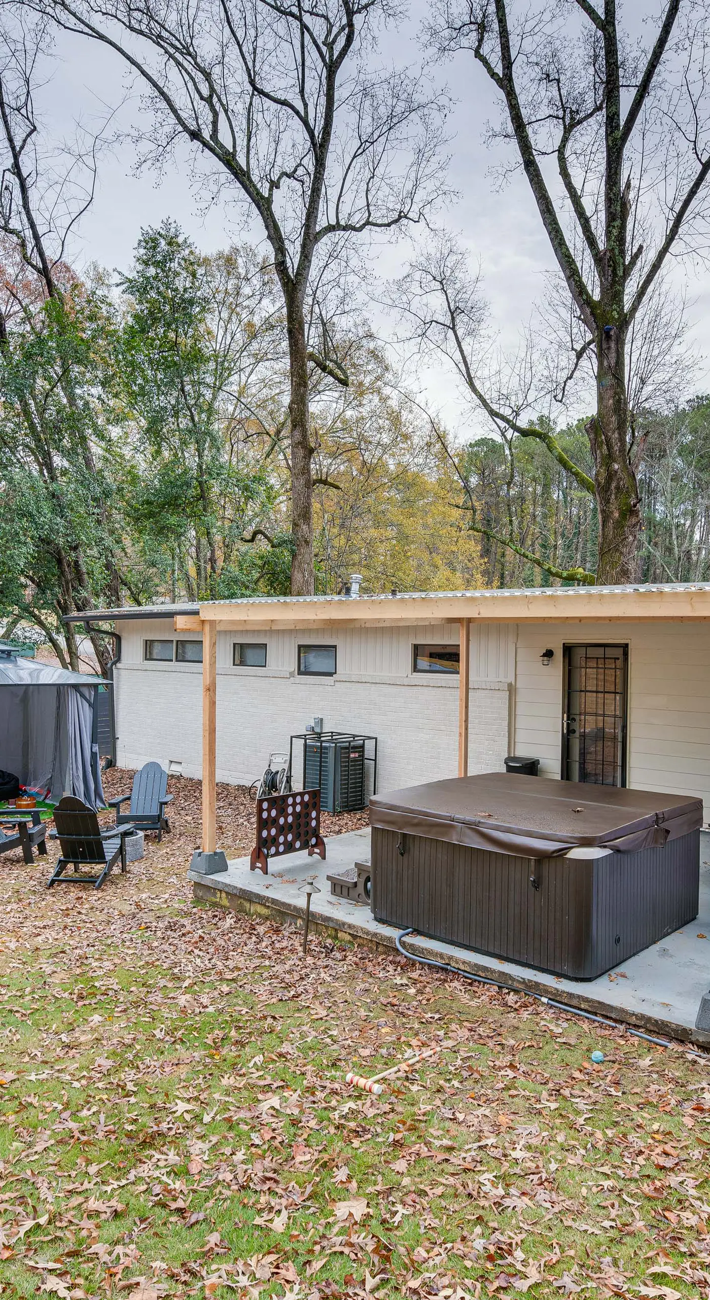 Modern Atlanta Retreat: Private Hot Tub & Yard!