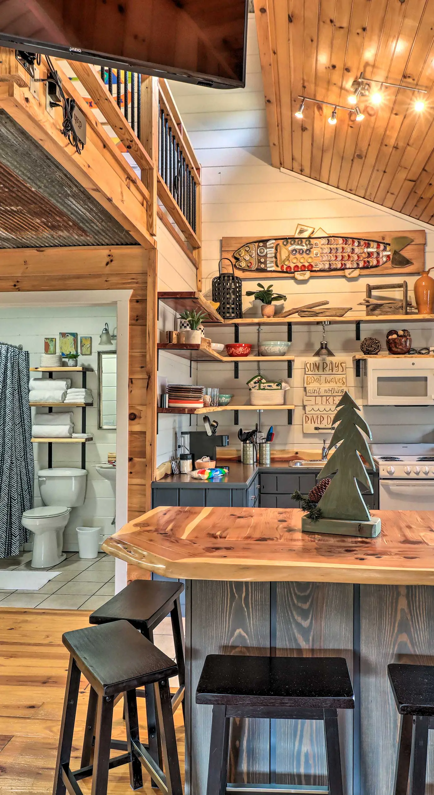 Cheery Pet-Friendly Studio w/ Shared Fire Pit