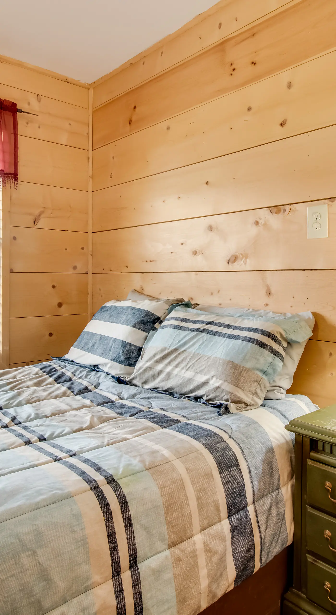 Cabin Getaway in Mountain View w/ Porch + Grill