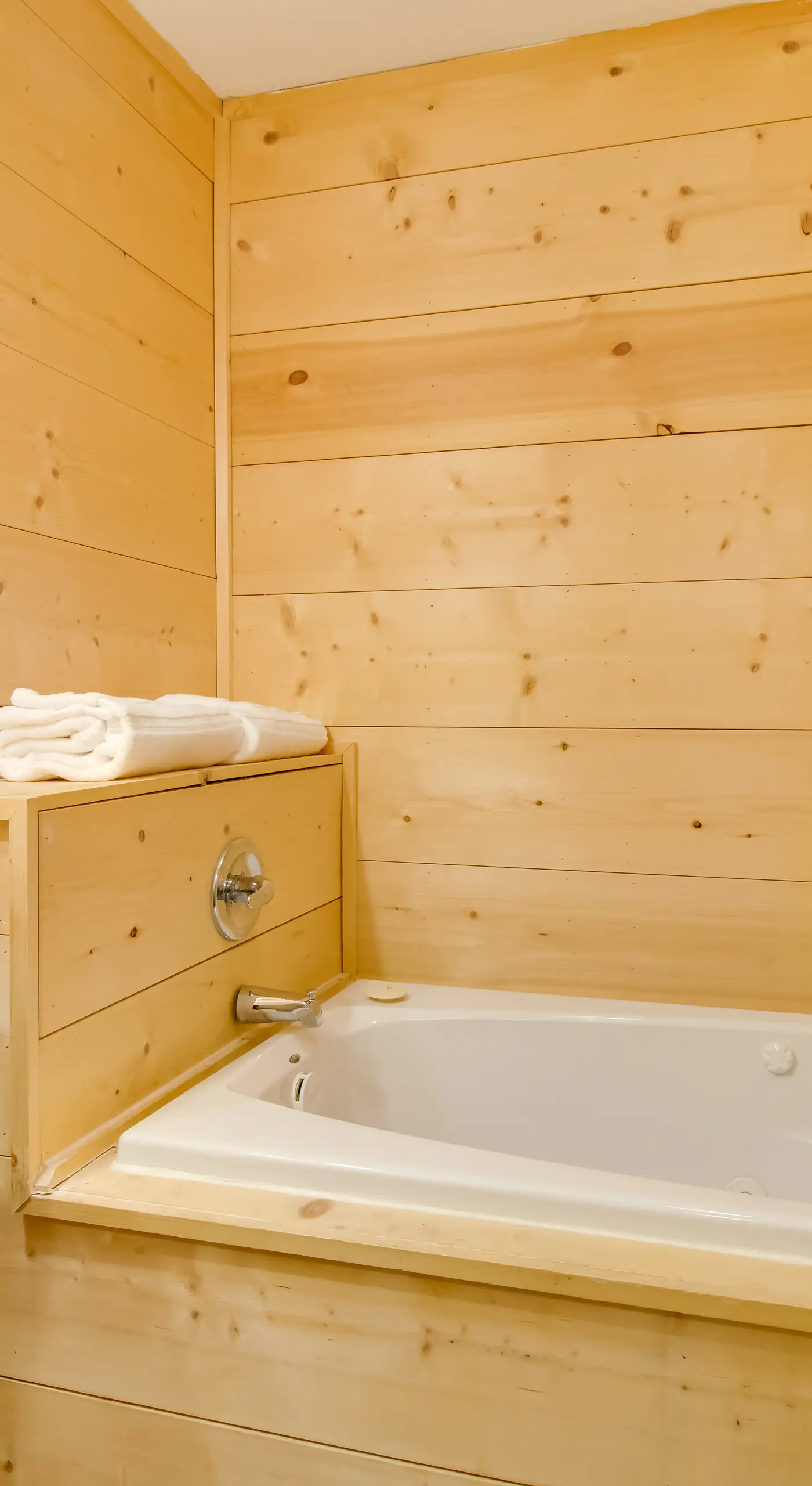 Cabin Getaway in Mountain View w/ Porch + Grill