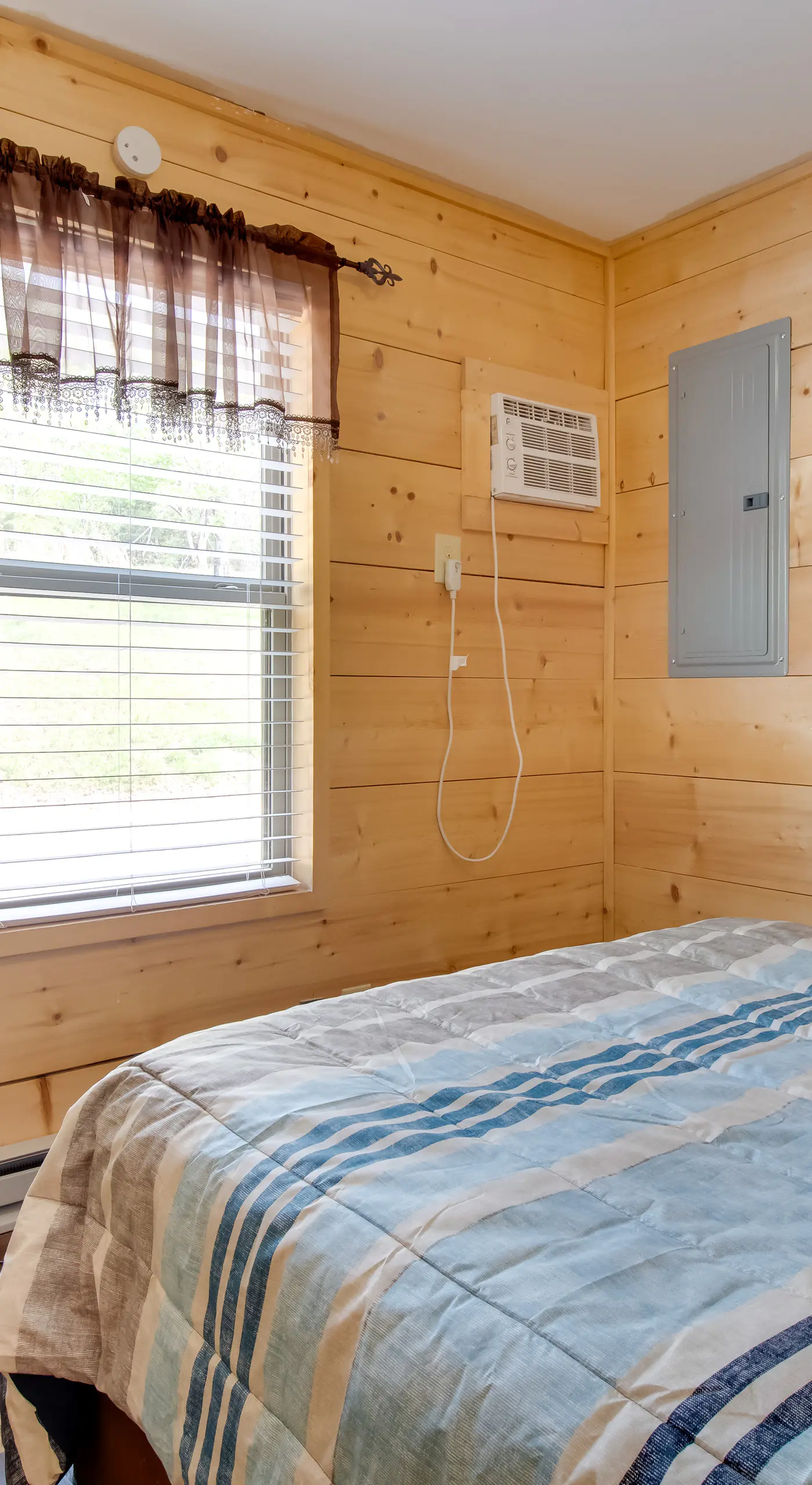 Cabin Getaway in Mountain View w/ Porch + Grill