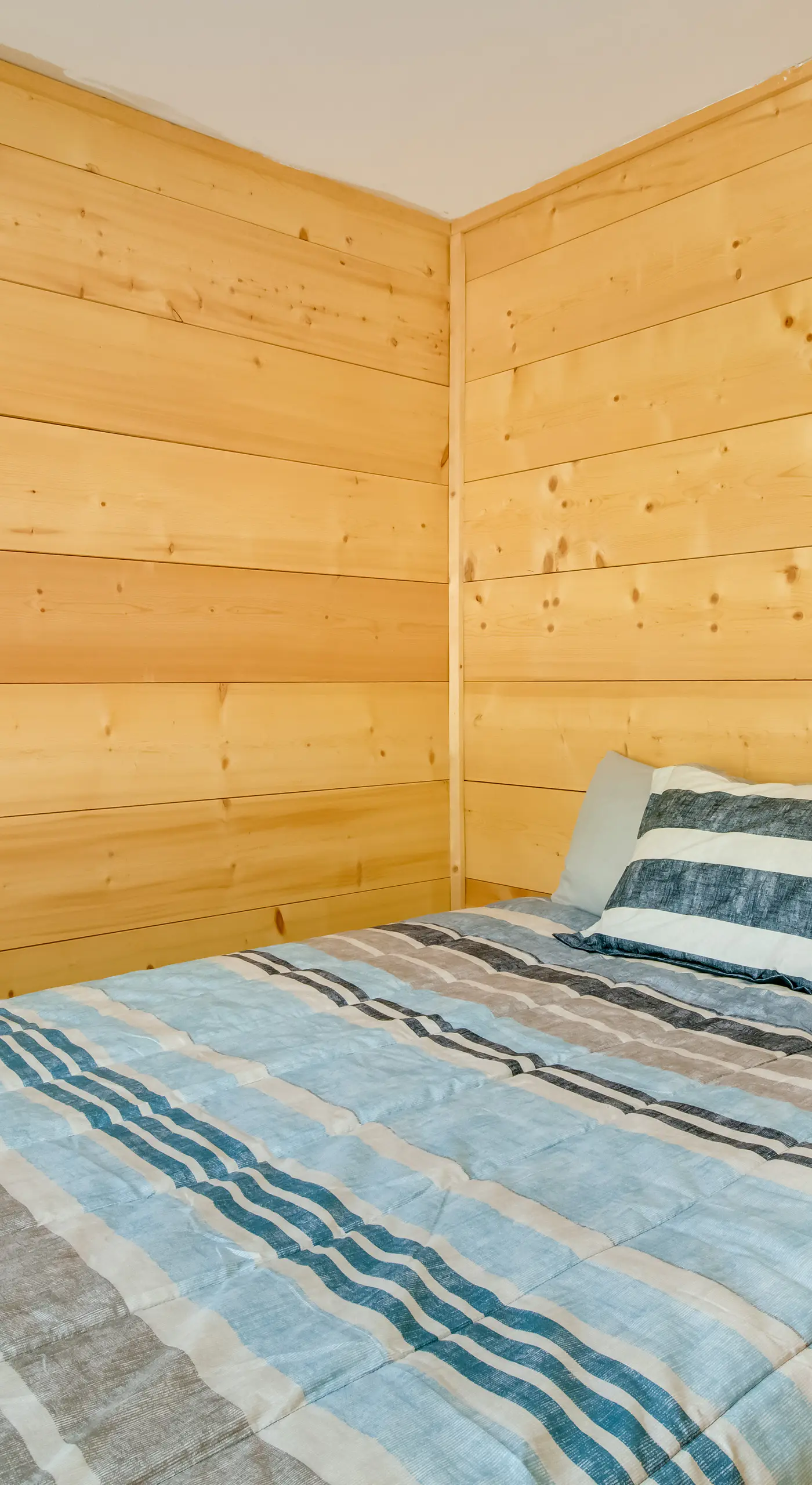 Cabin Getaway in Mountain View w/ Porch + Grill