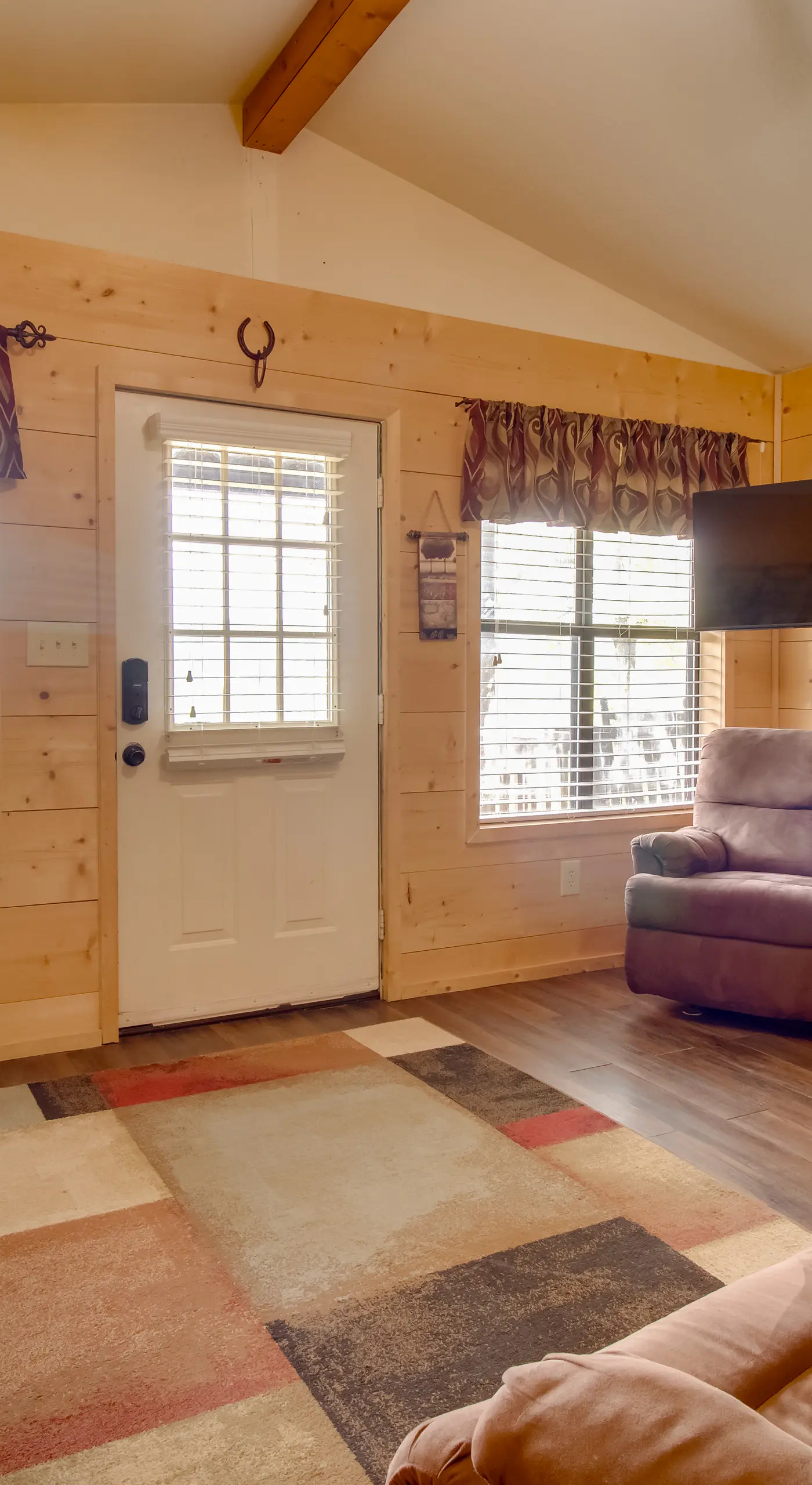 Cabin Getaway in Mountain View w/ Porch + Grill