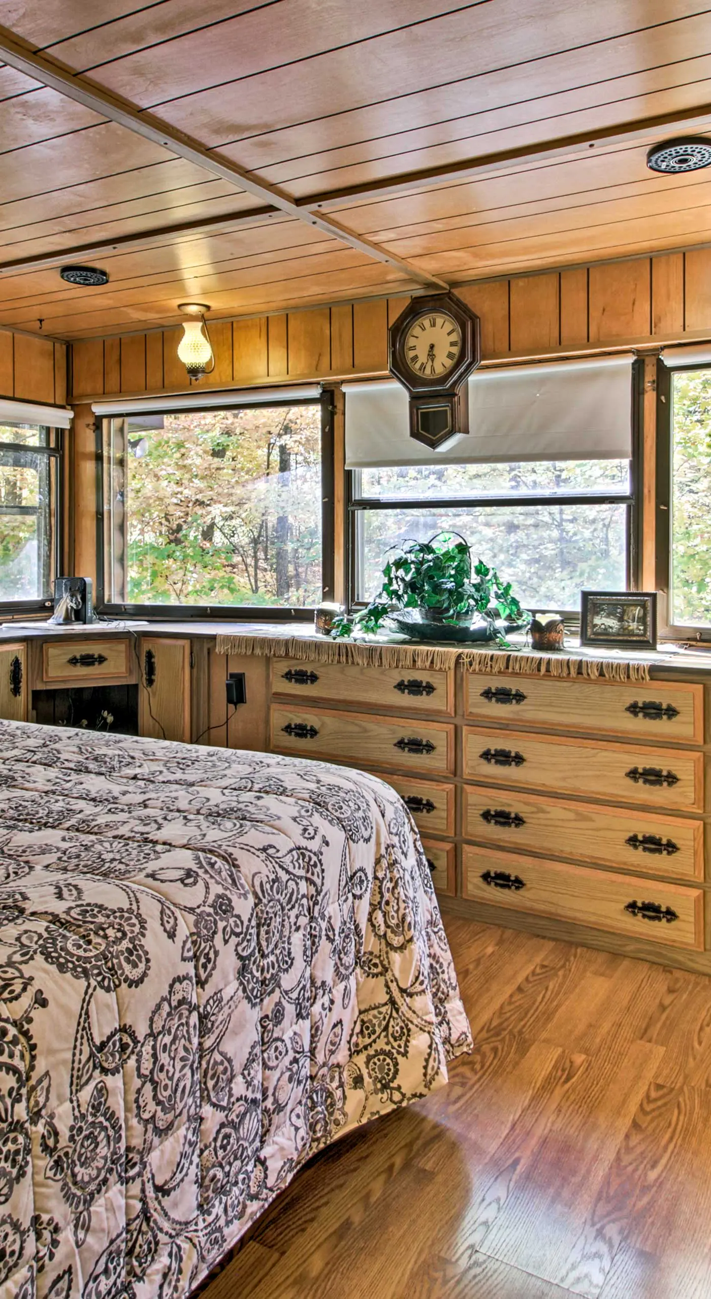 Cozy Retreat w/ Fire Pit < 1 Mi to Mille Lacs Lake