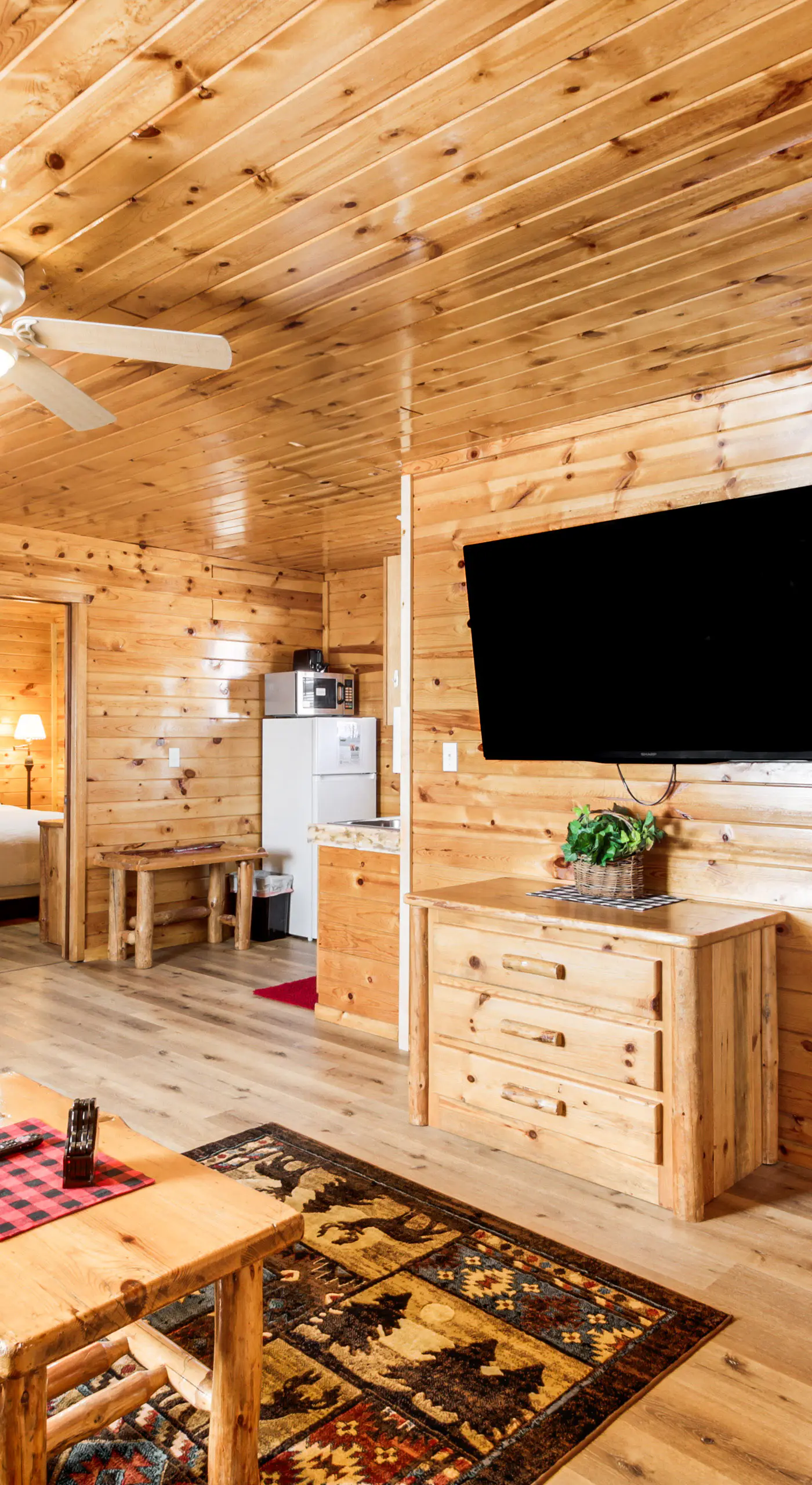 'Glowacki's Lodge' Mille Lacs Lake Group Getaway!