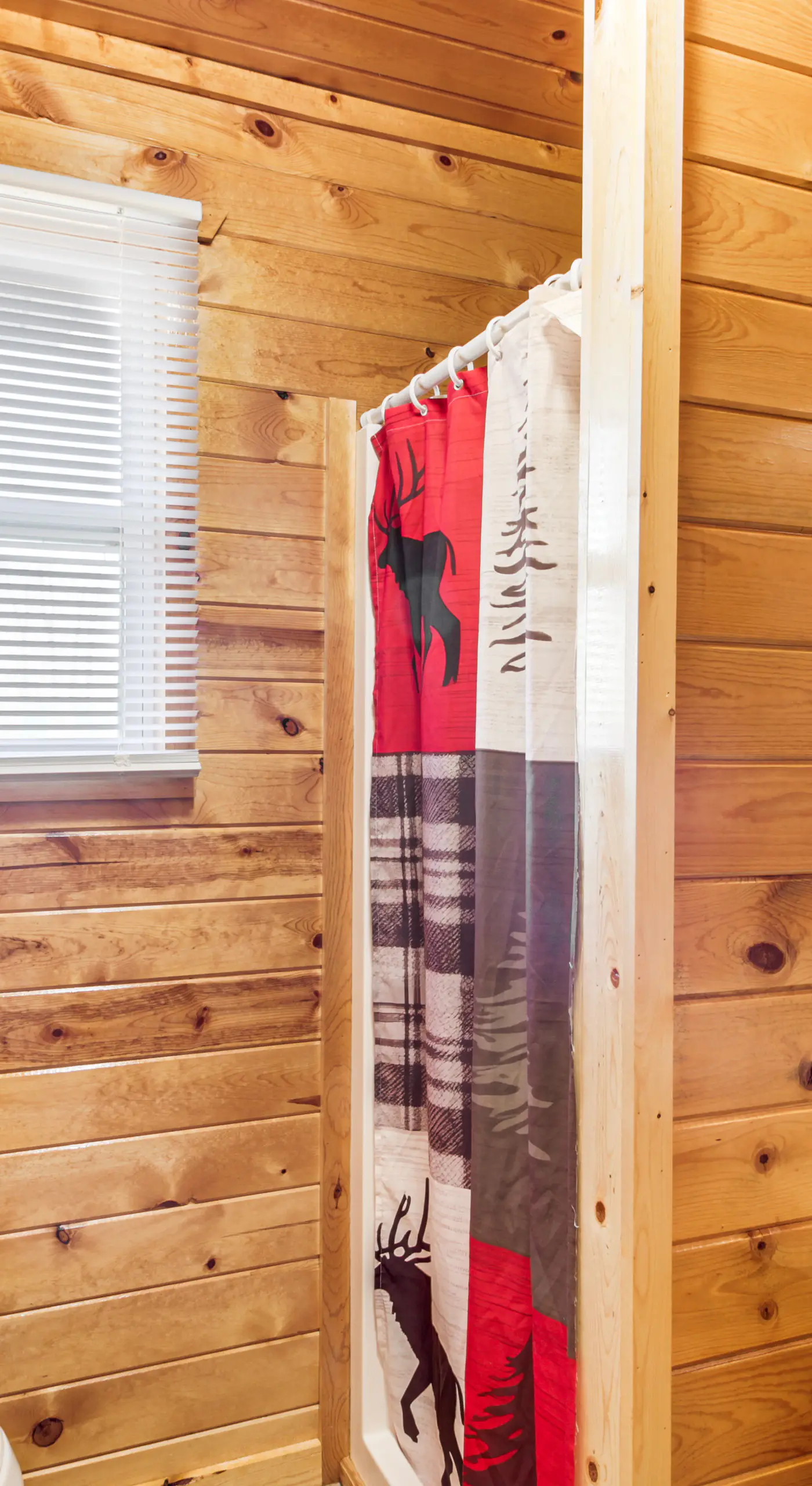 'Glowacki's Lodge' Mille Lacs Lake Group Getaway!