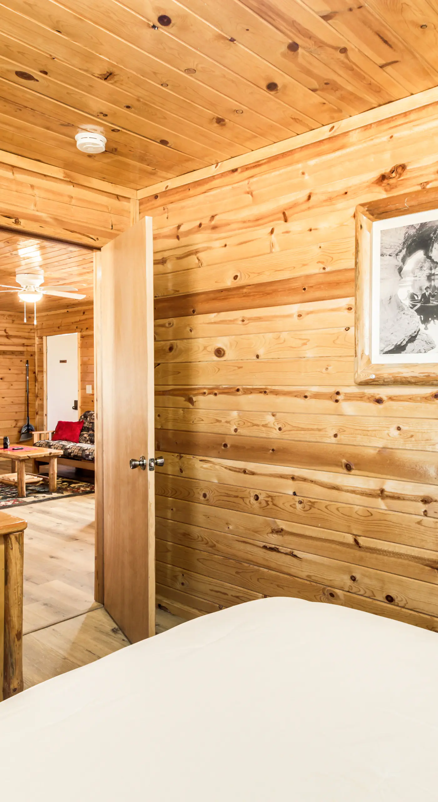 'Glowacki's Lodge' Mille Lacs Lake Group Getaway!