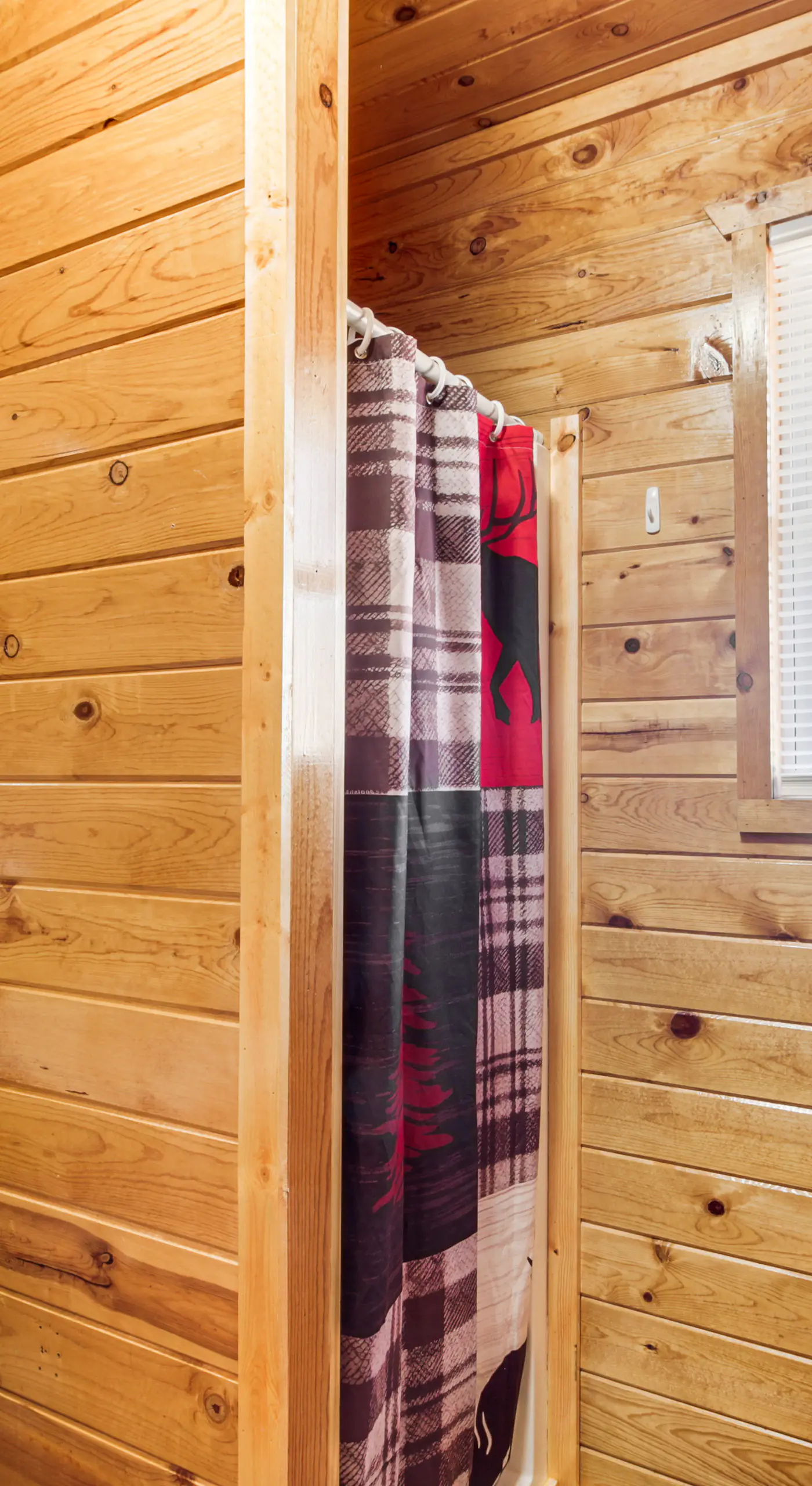 'Glowacki's Lodge' Mille Lacs Lake Group Getaway!