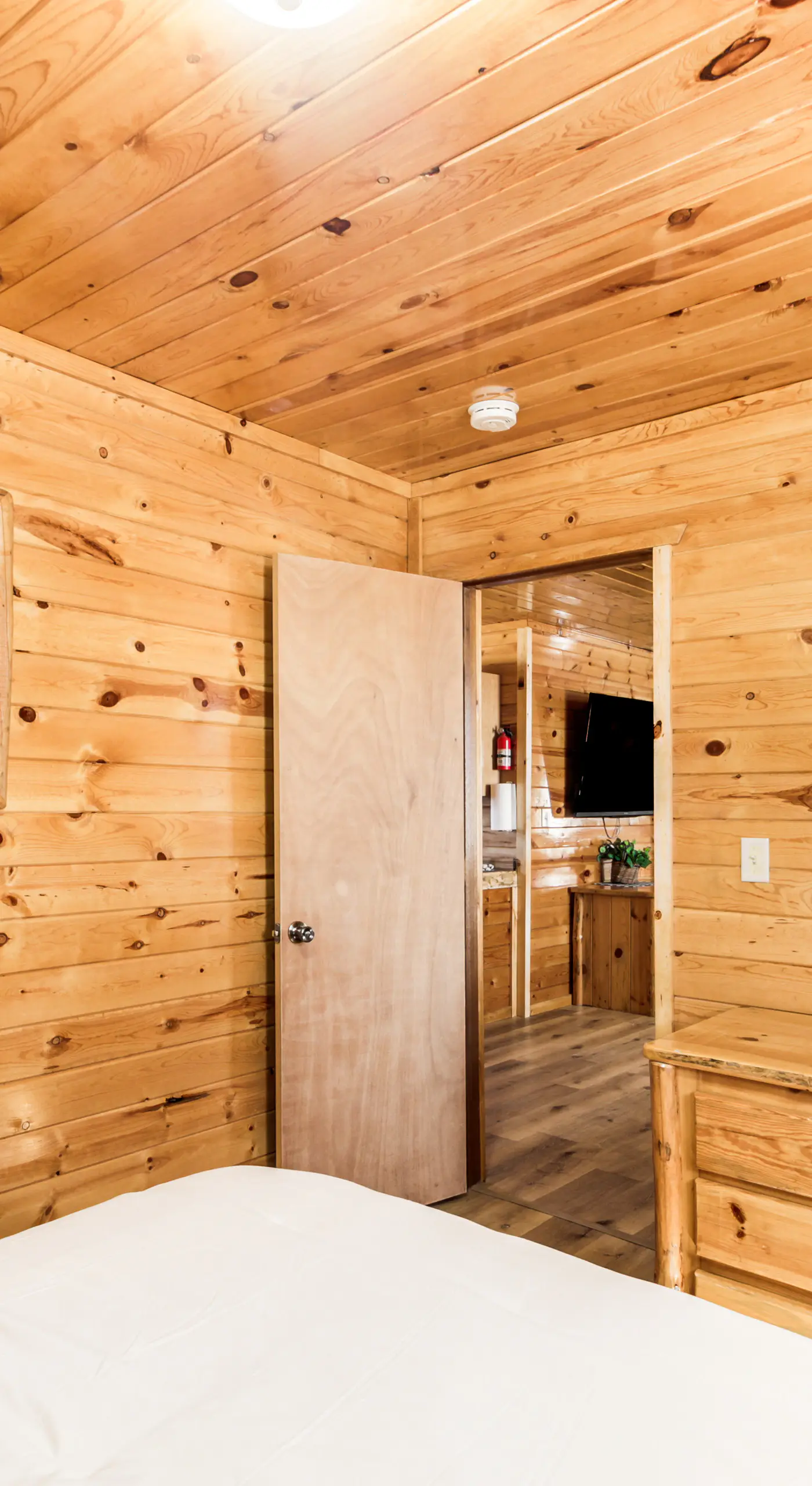'Glowacki's Lodge' Mille Lacs Lake Group Getaway!