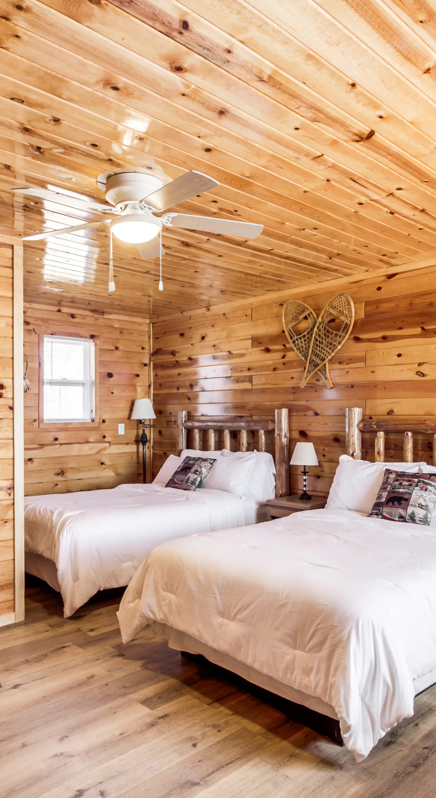 'Glowacki's Lodge' Mille Lacs Lake Group Getaway!