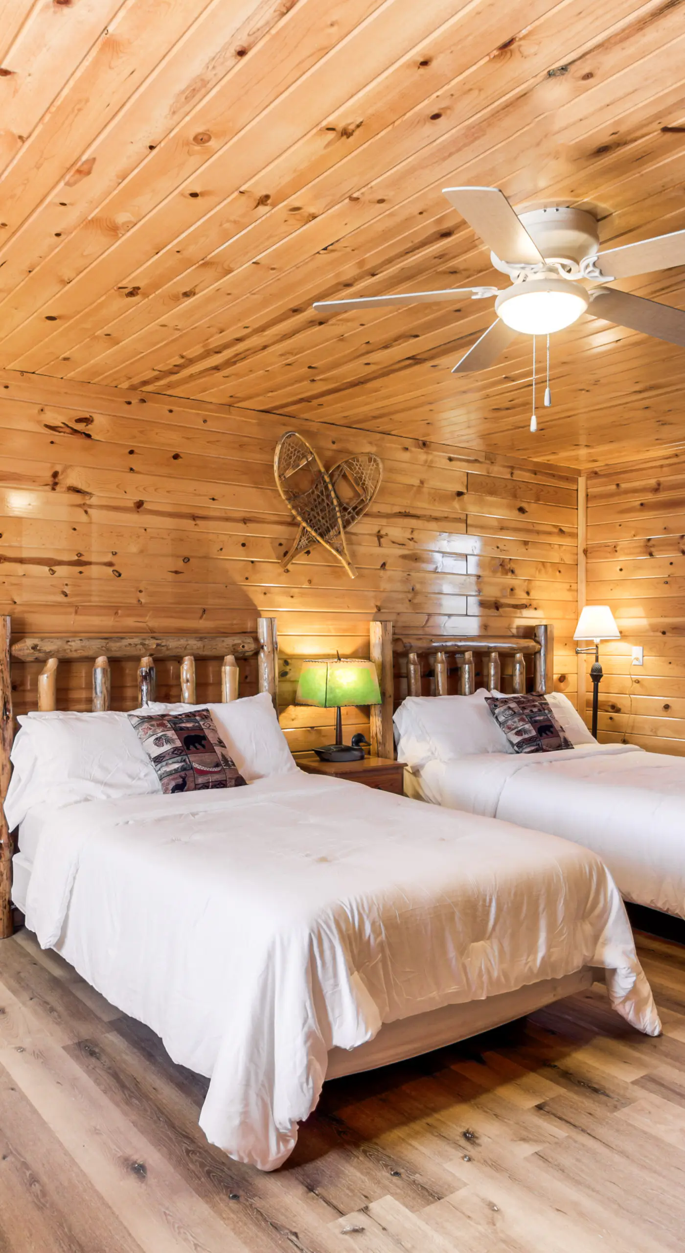 'Glowacki's Lodge' Mille Lacs Lake Group Getaway!