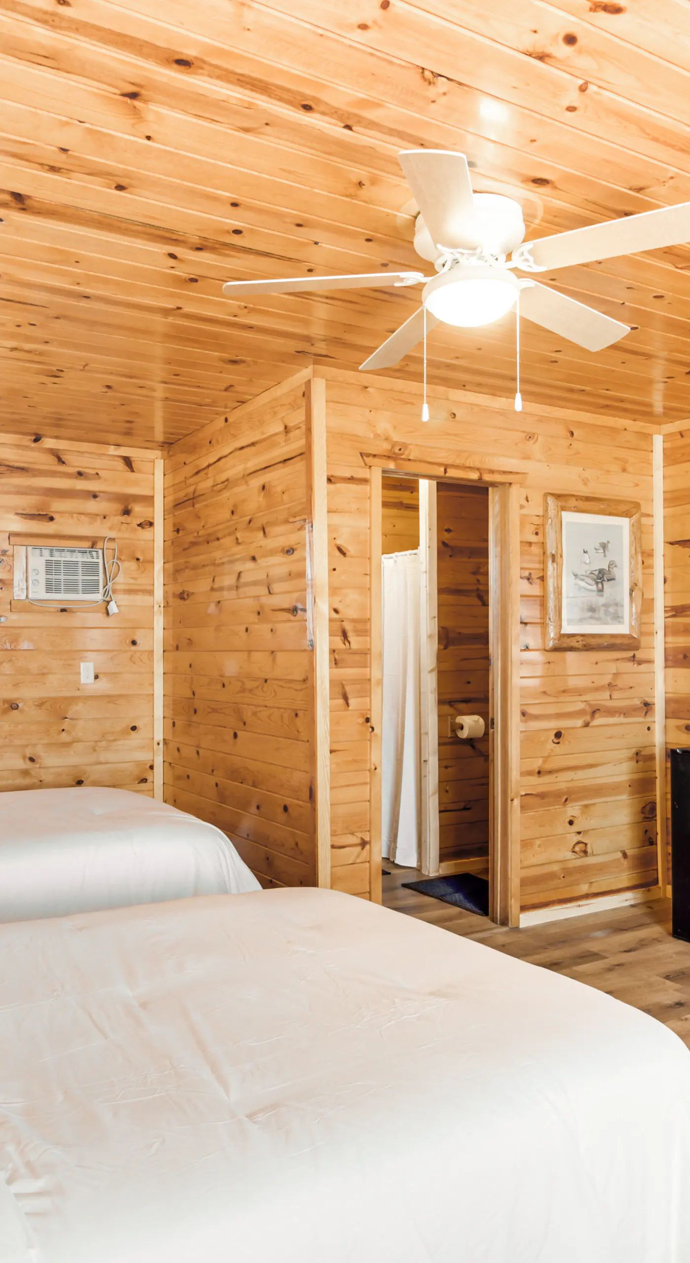 'Glowacki's Lodge' Mille Lacs Lake Group Getaway!