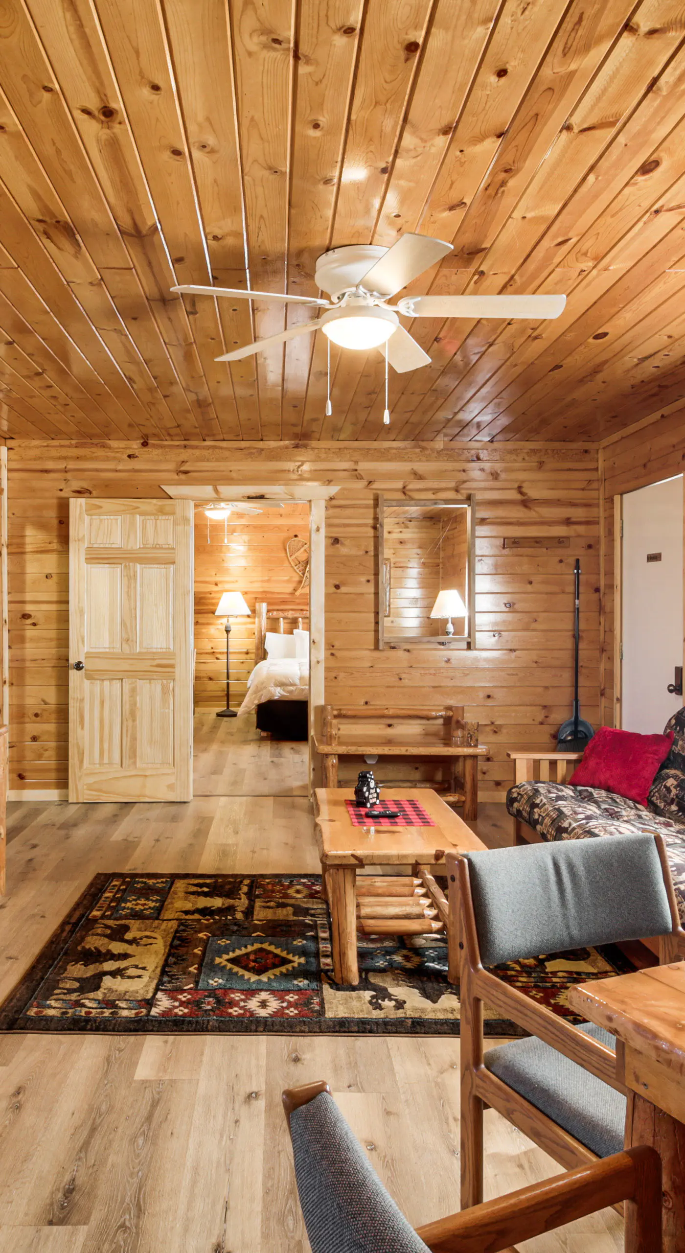 'Glowacki's Lodge' Mille Lacs Lake Group Getaway!