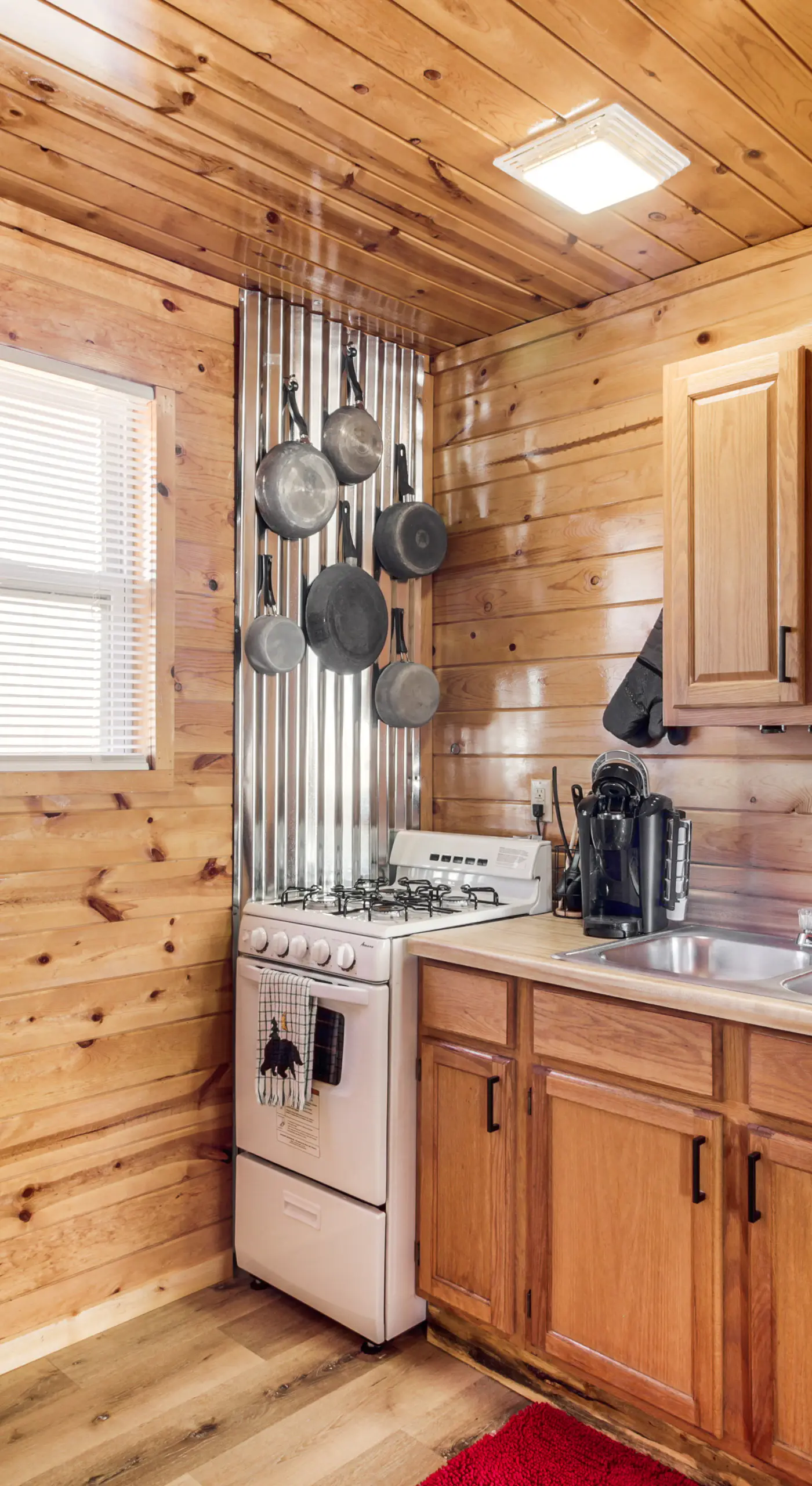 'Glowacki's Lodge' Mille Lacs Lake Group Getaway!
