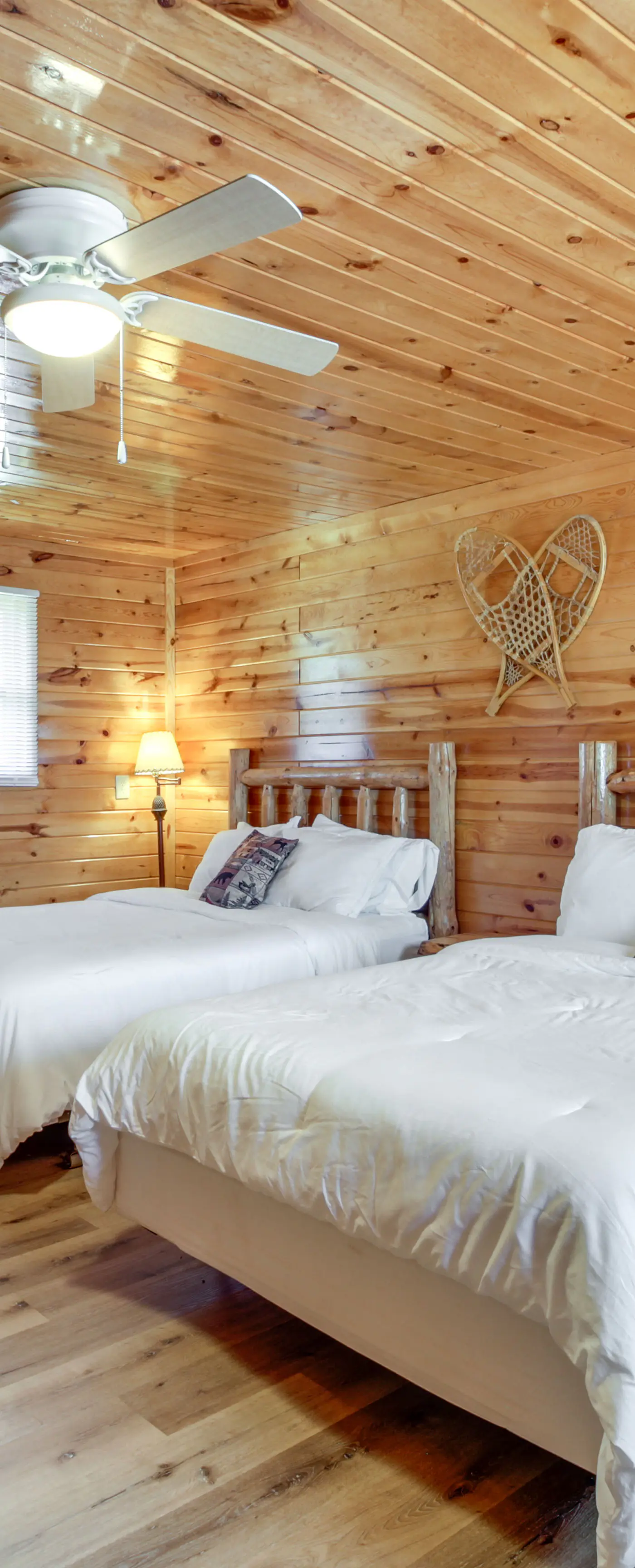 'Glowacki's Lodge' Mille Lacs Lake Group Getaway!