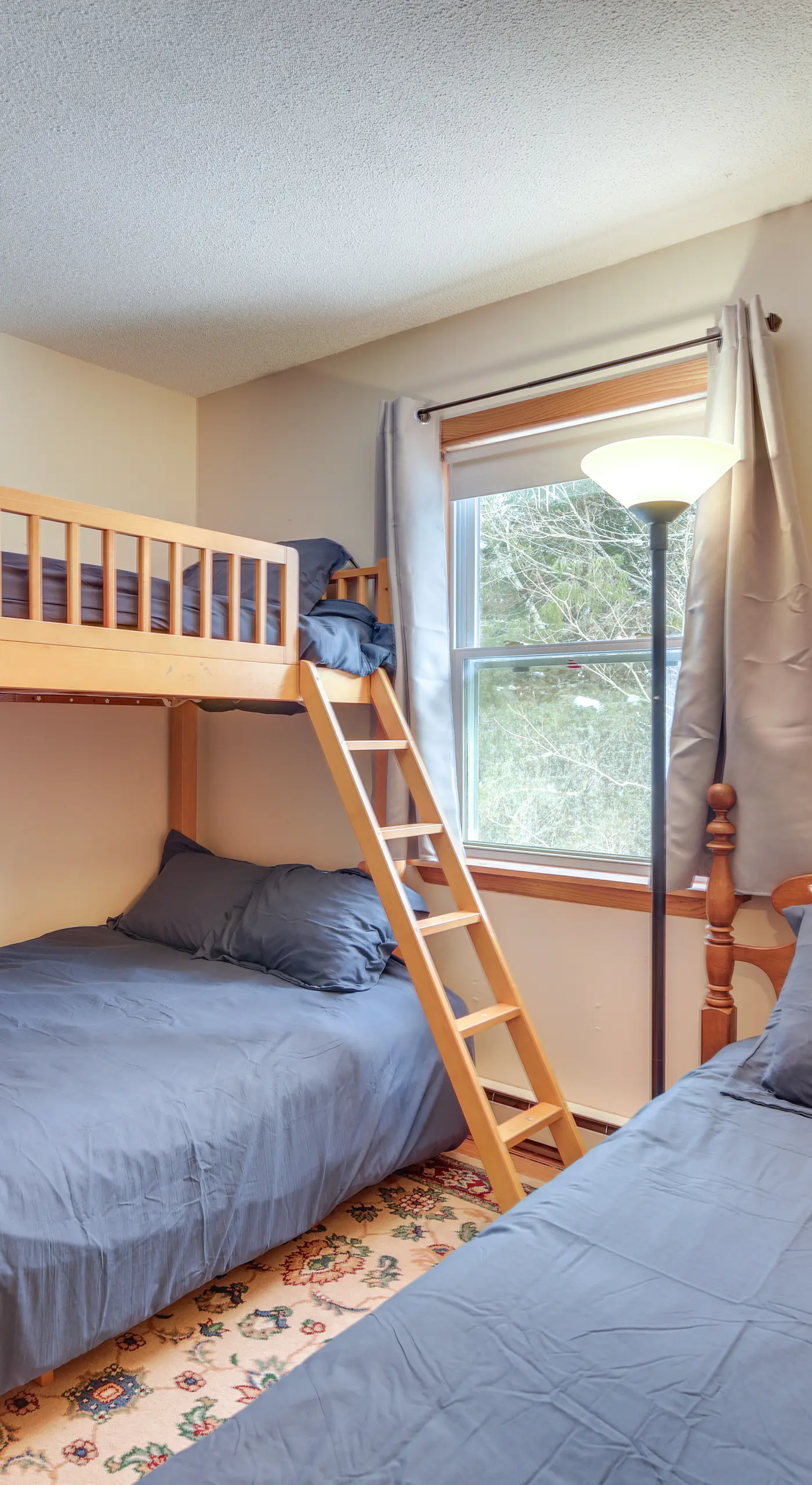 1 Mi to Sugarbush Resort: Dog-Friendly Home!