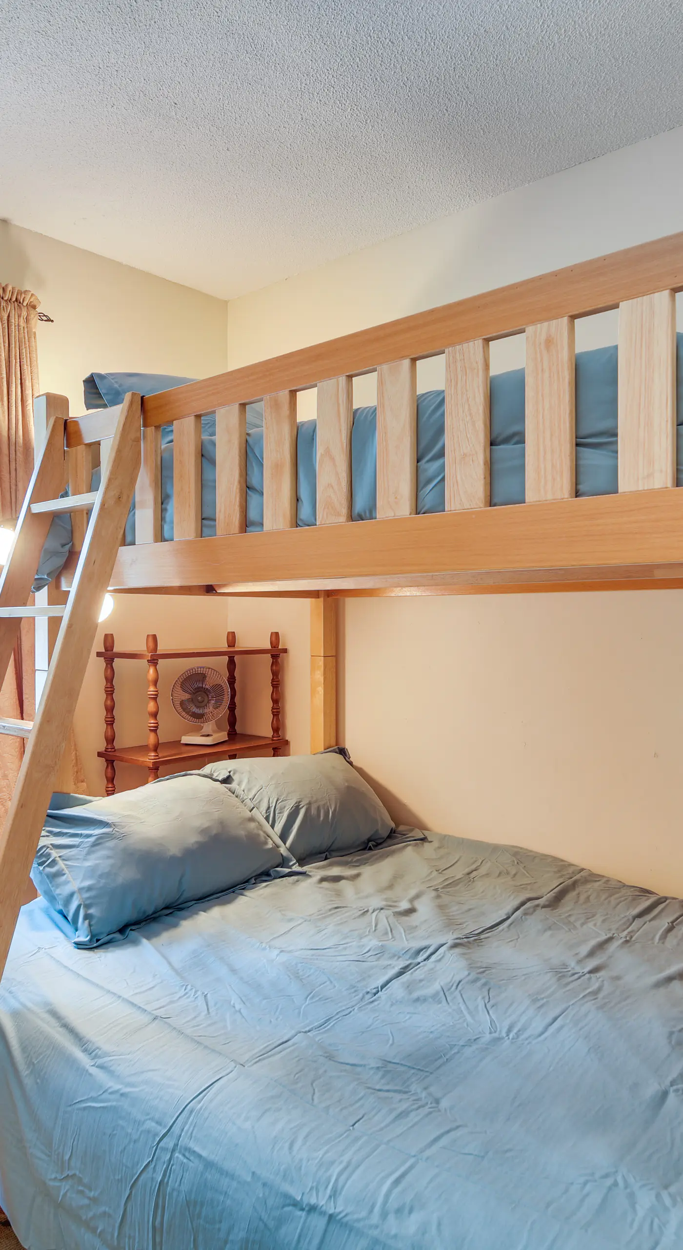 1 Mi to Sugarbush Resort: Dog-Friendly Home!