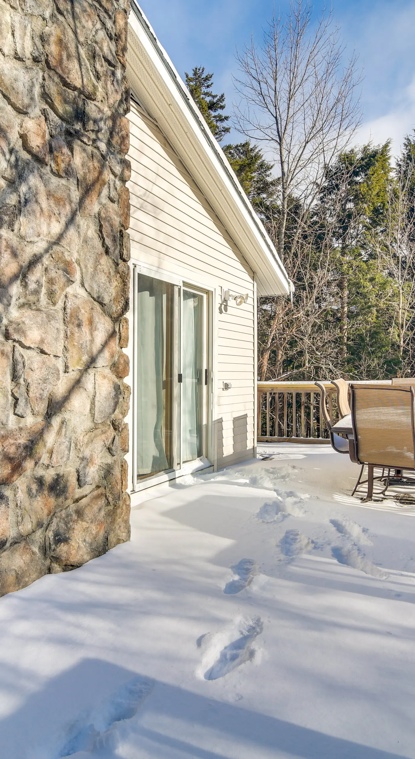 1 Mi to Sugarbush Resort: Dog-Friendly Home!