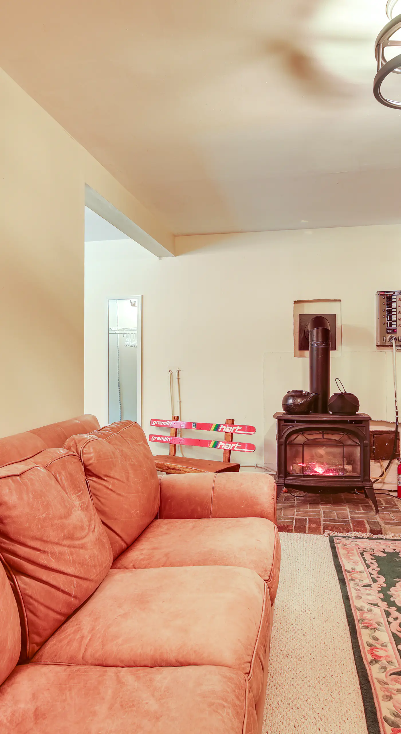 1 Mi to Sugarbush Resort: Dog-Friendly Home!