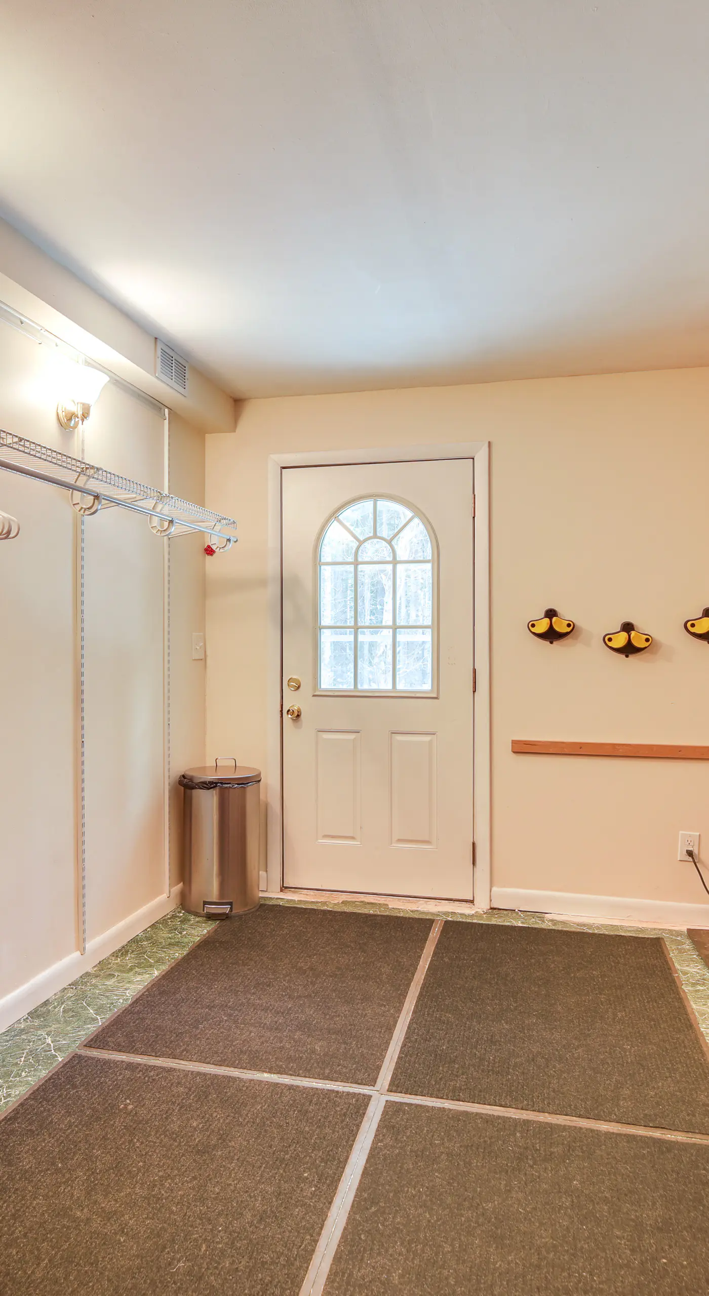 1 Mi to Sugarbush Resort: Dog-Friendly Home!