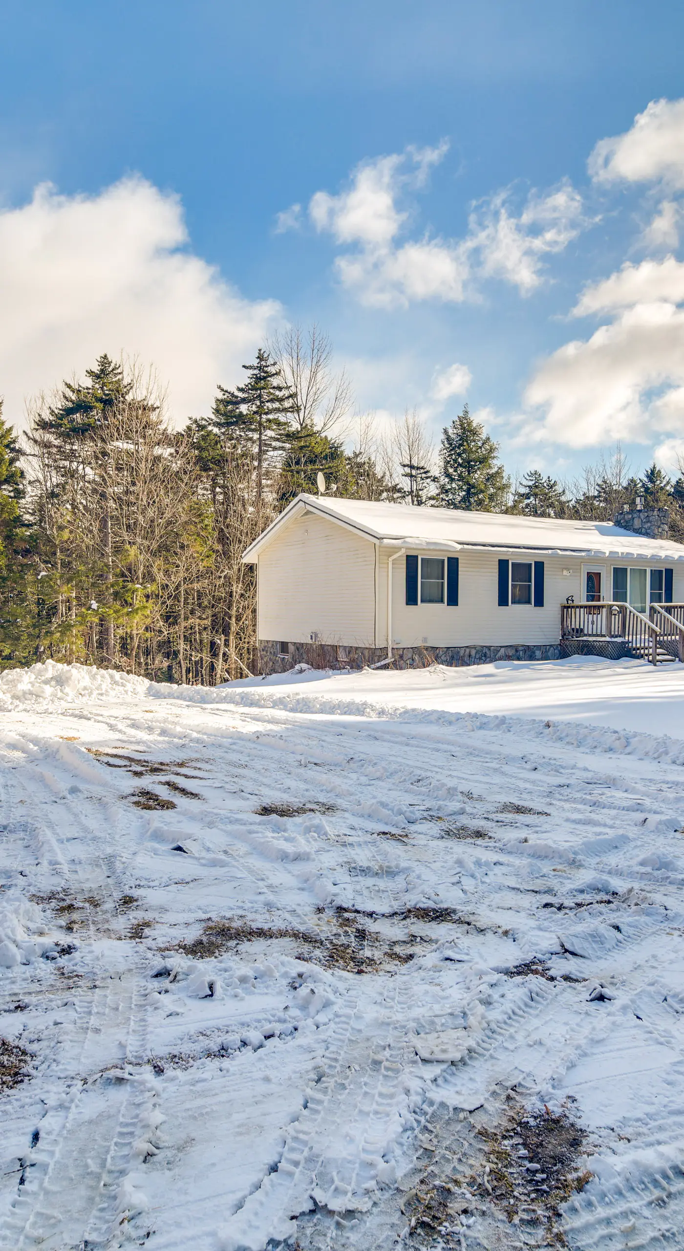 1 Mi to Sugarbush Resort: Dog-Friendly Home!