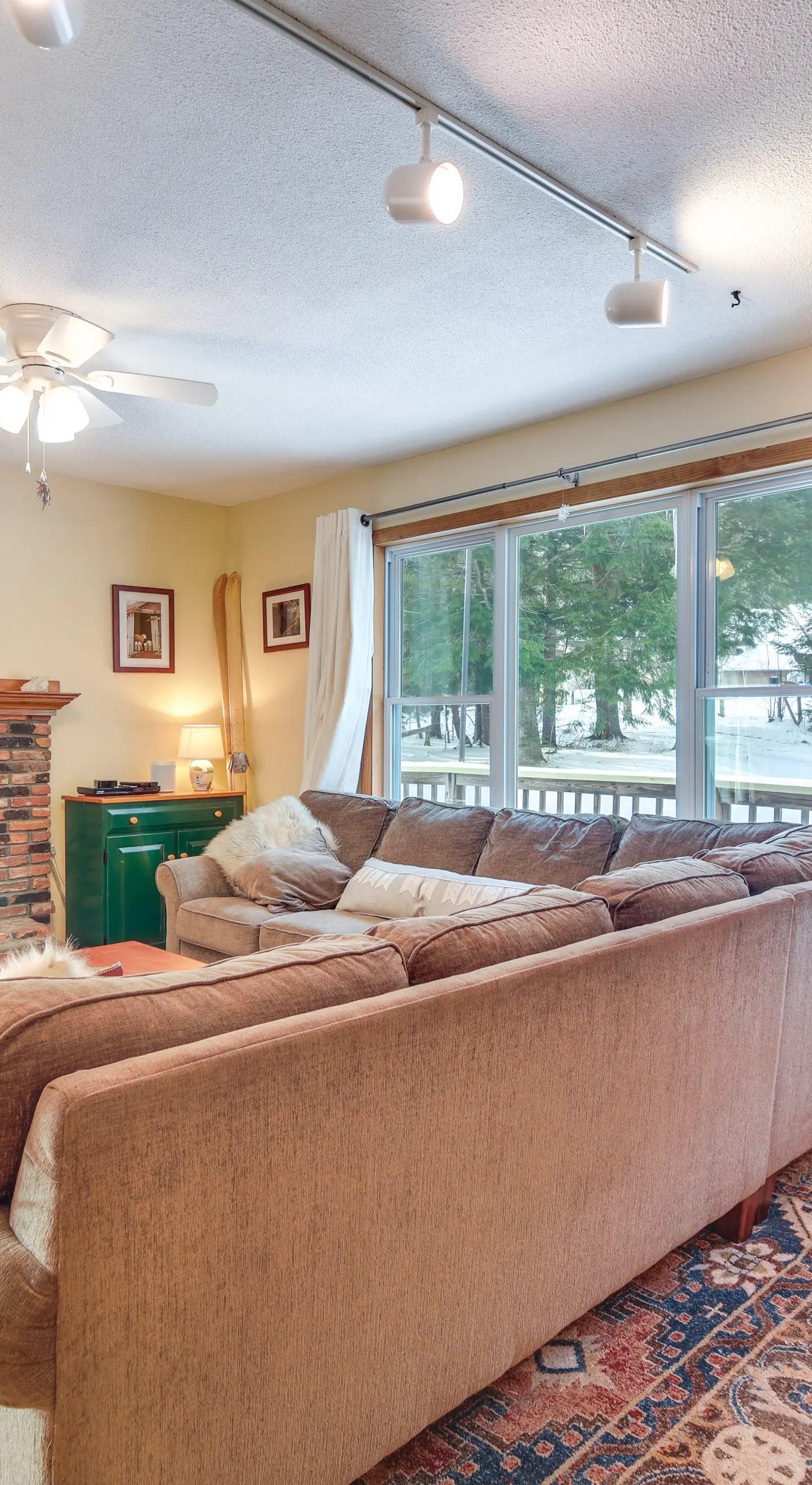 1 Mi to Sugarbush Resort: Dog-Friendly Home!
