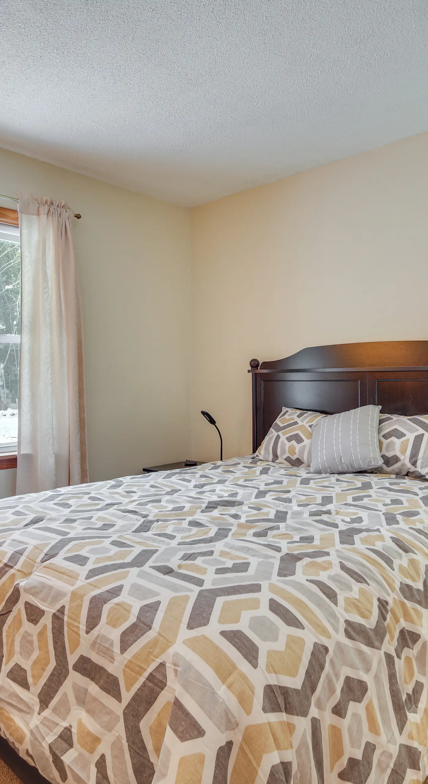 1 Mi to Sugarbush Resort: Dog-Friendly Home!