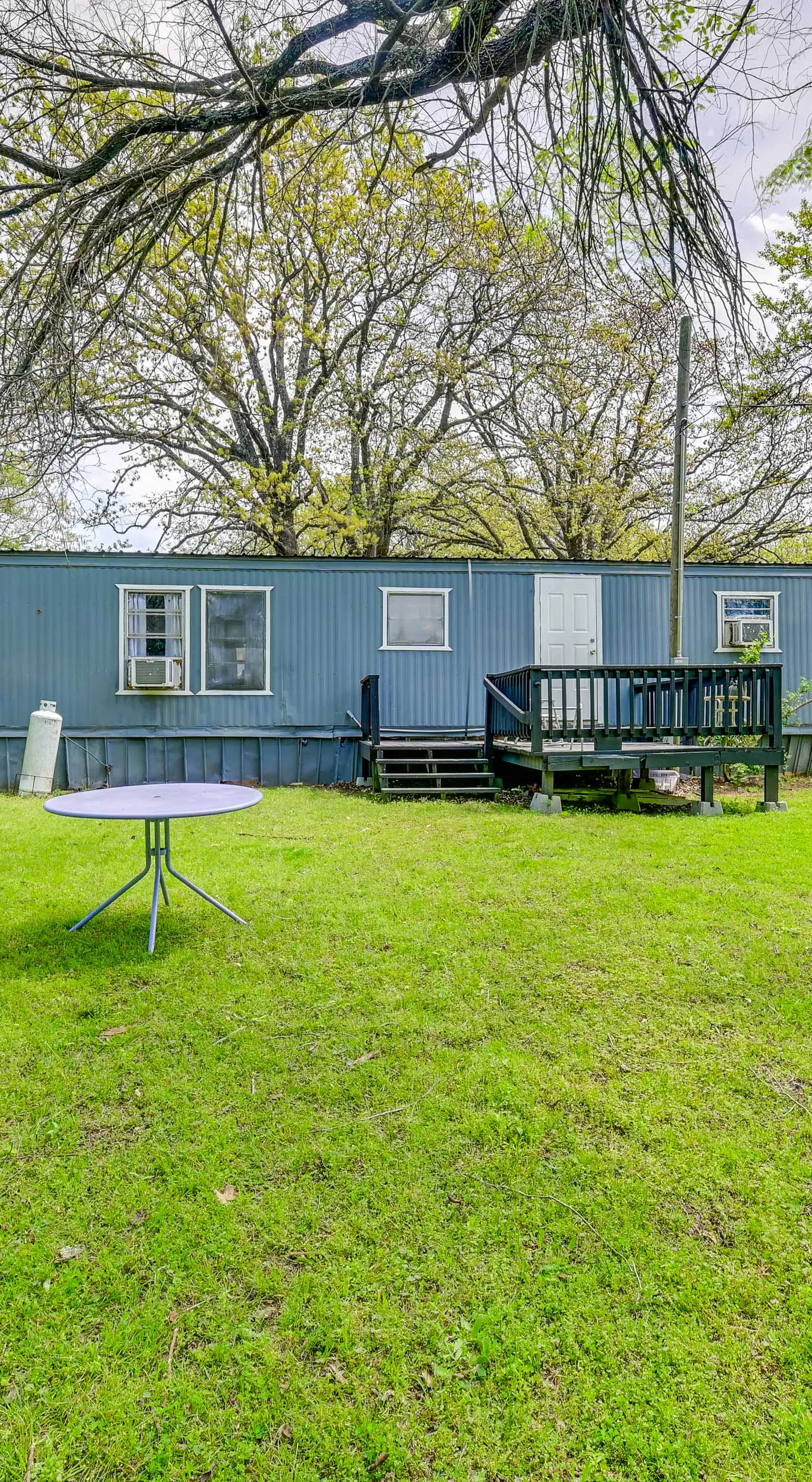 Fenced Yard: Quaint Cabin Near Lake Texoma!