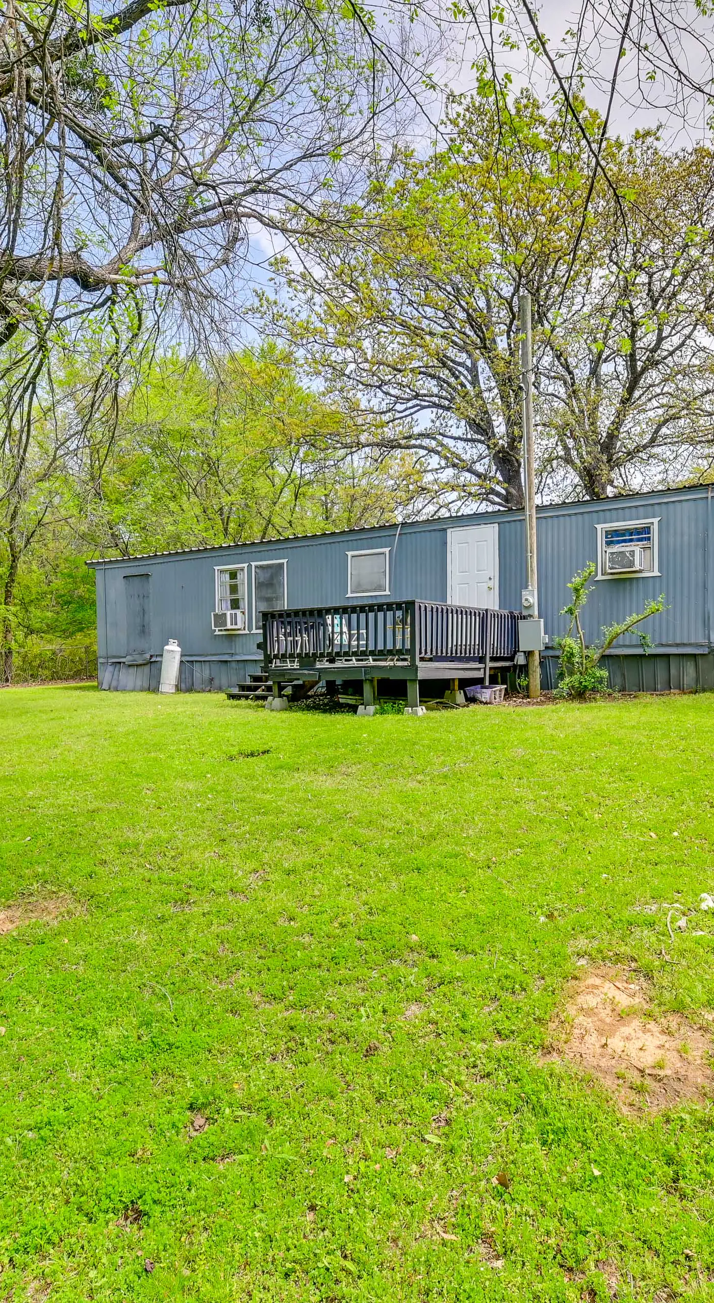 Fenced Yard: Quaint Cabin Near Lake Texoma!