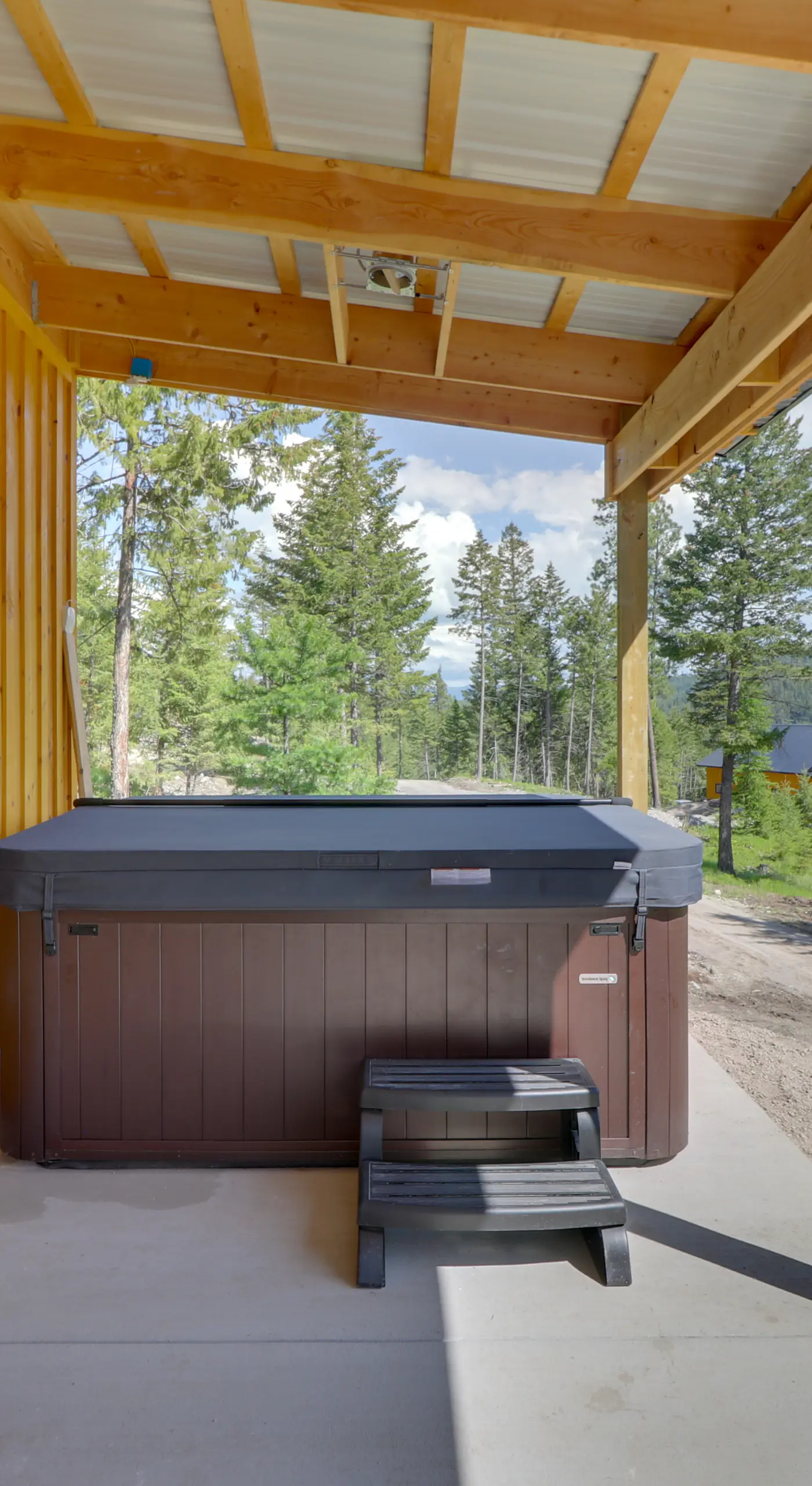 Lakeside Cabin w/ Hot Tub: 3 Mi to Flathead Lake!