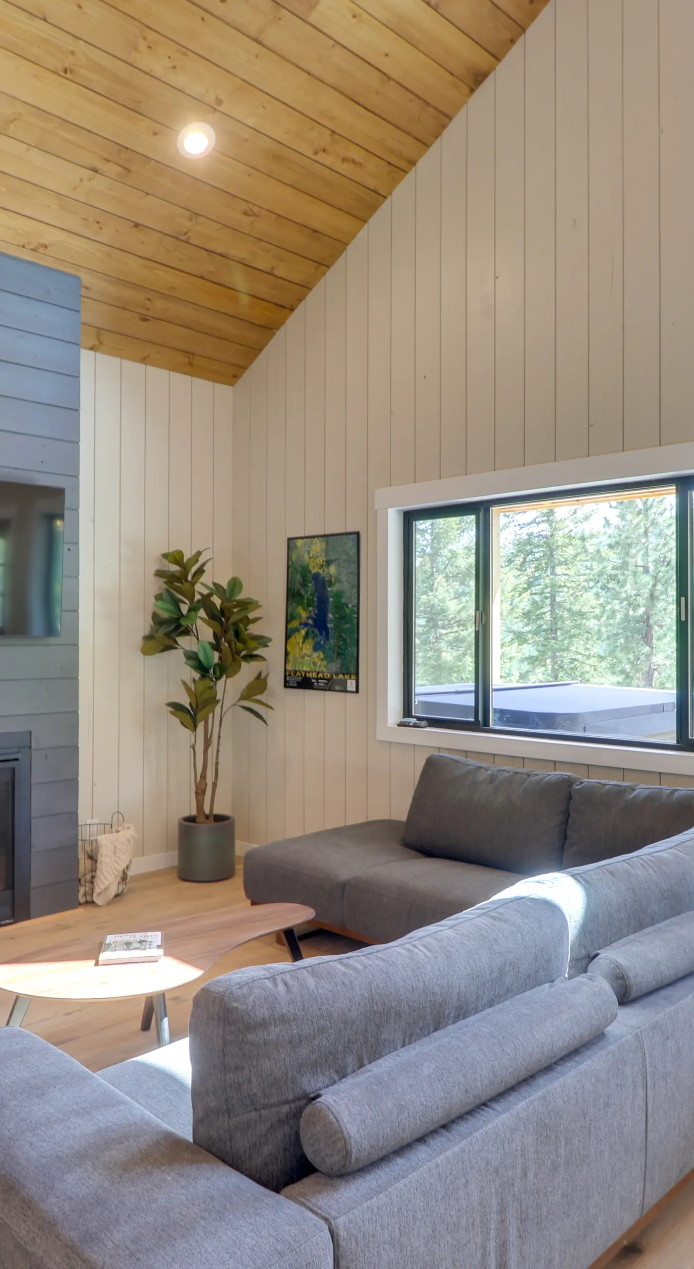 Lakeside Cabin w/ Hot Tub: 3 Mi to Flathead Lake!