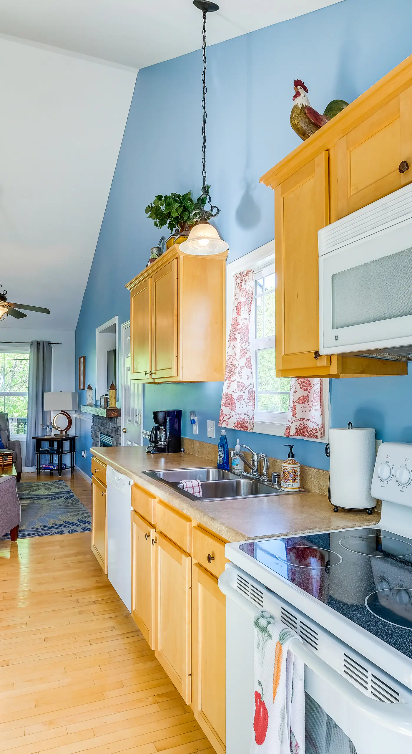 Cozy Cottage in Taylorsville: Hot Tub & Lake Views