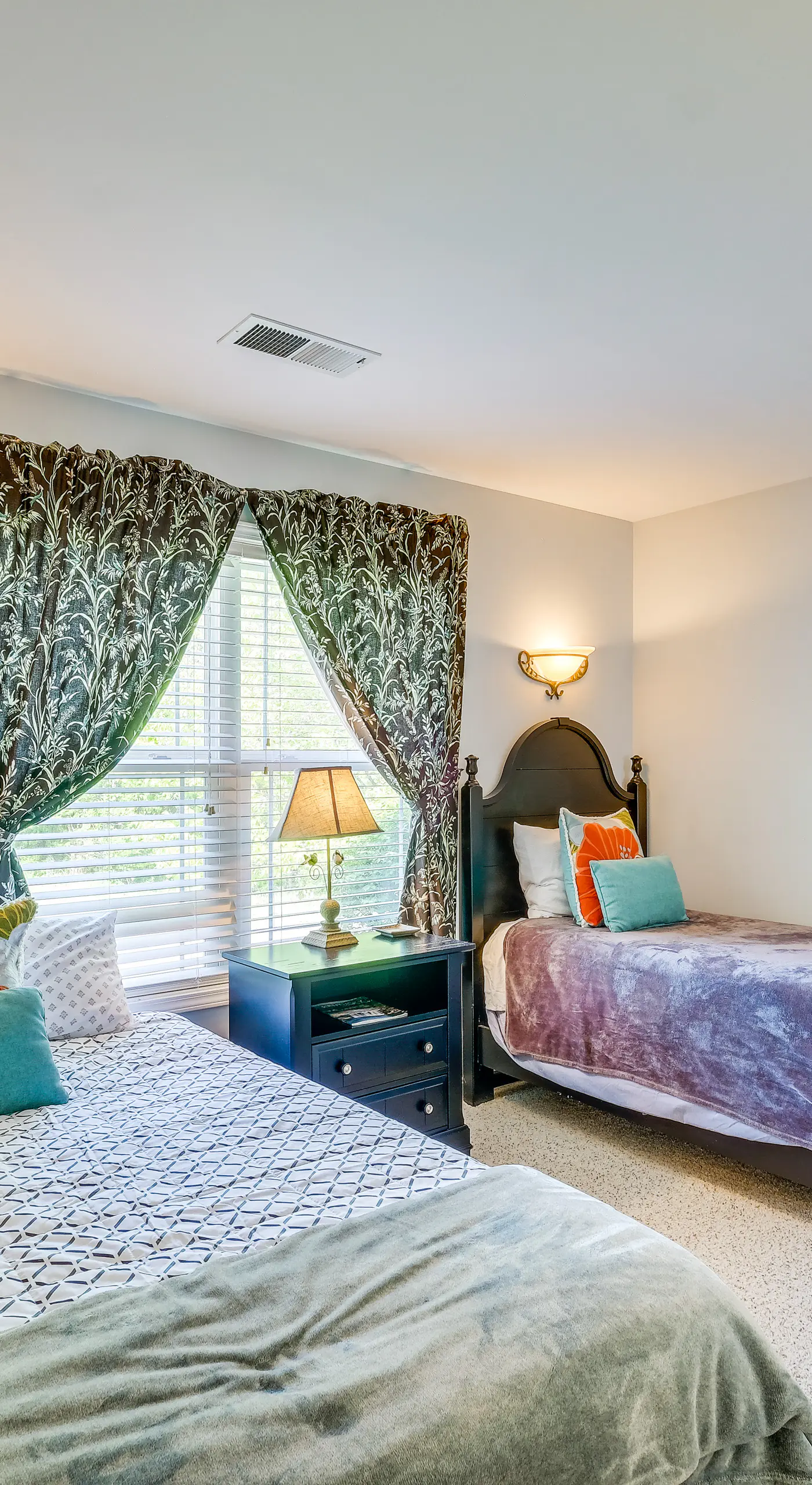 Cozy Cottage in Taylorsville: Hot Tub & Lake Views