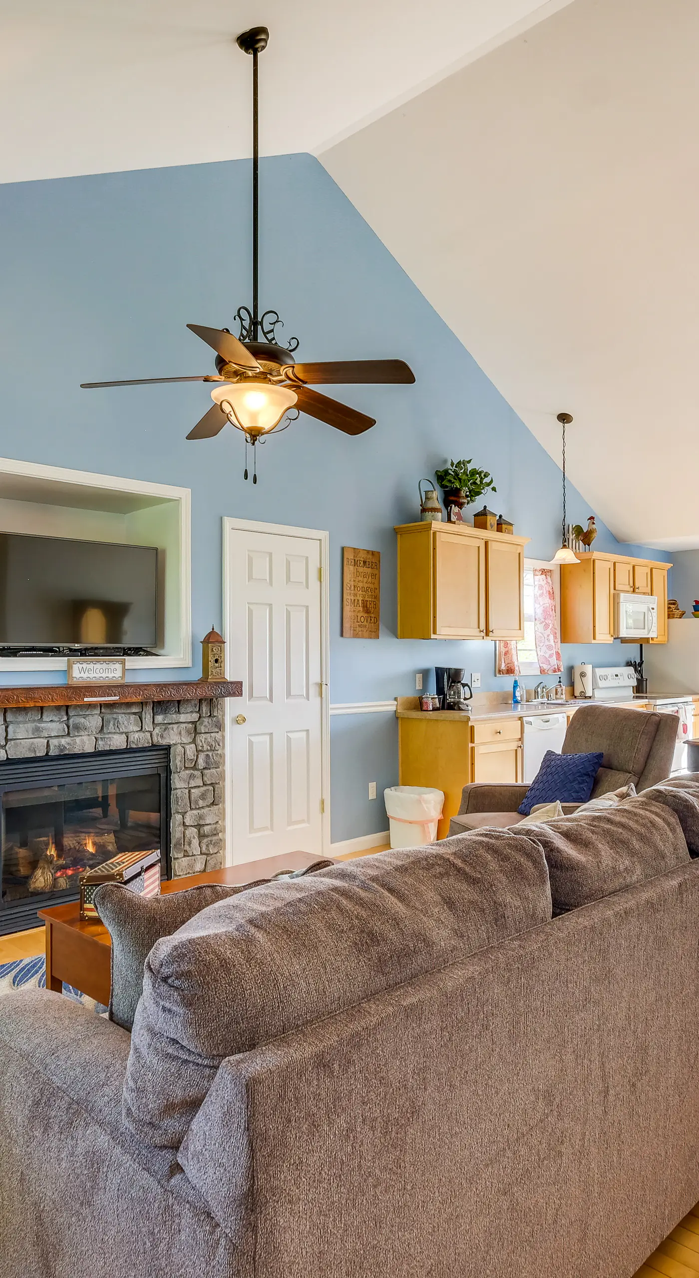 Cozy Cottage in Taylorsville: Hot Tub & Lake Views