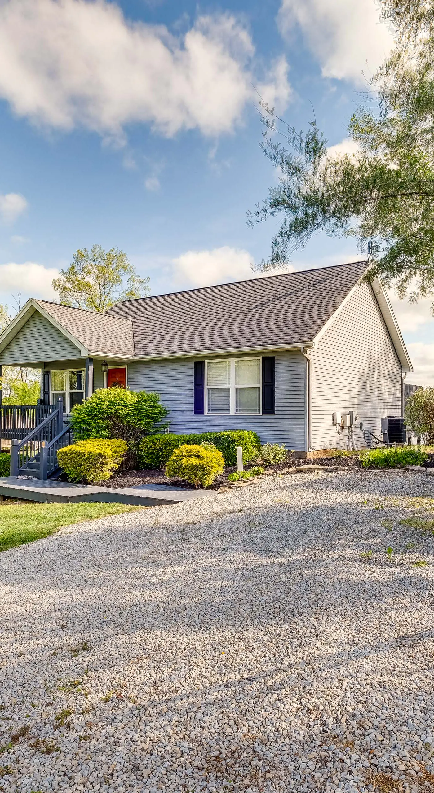 Cozy Cottage in Taylorsville: Hot Tub & Lake Views