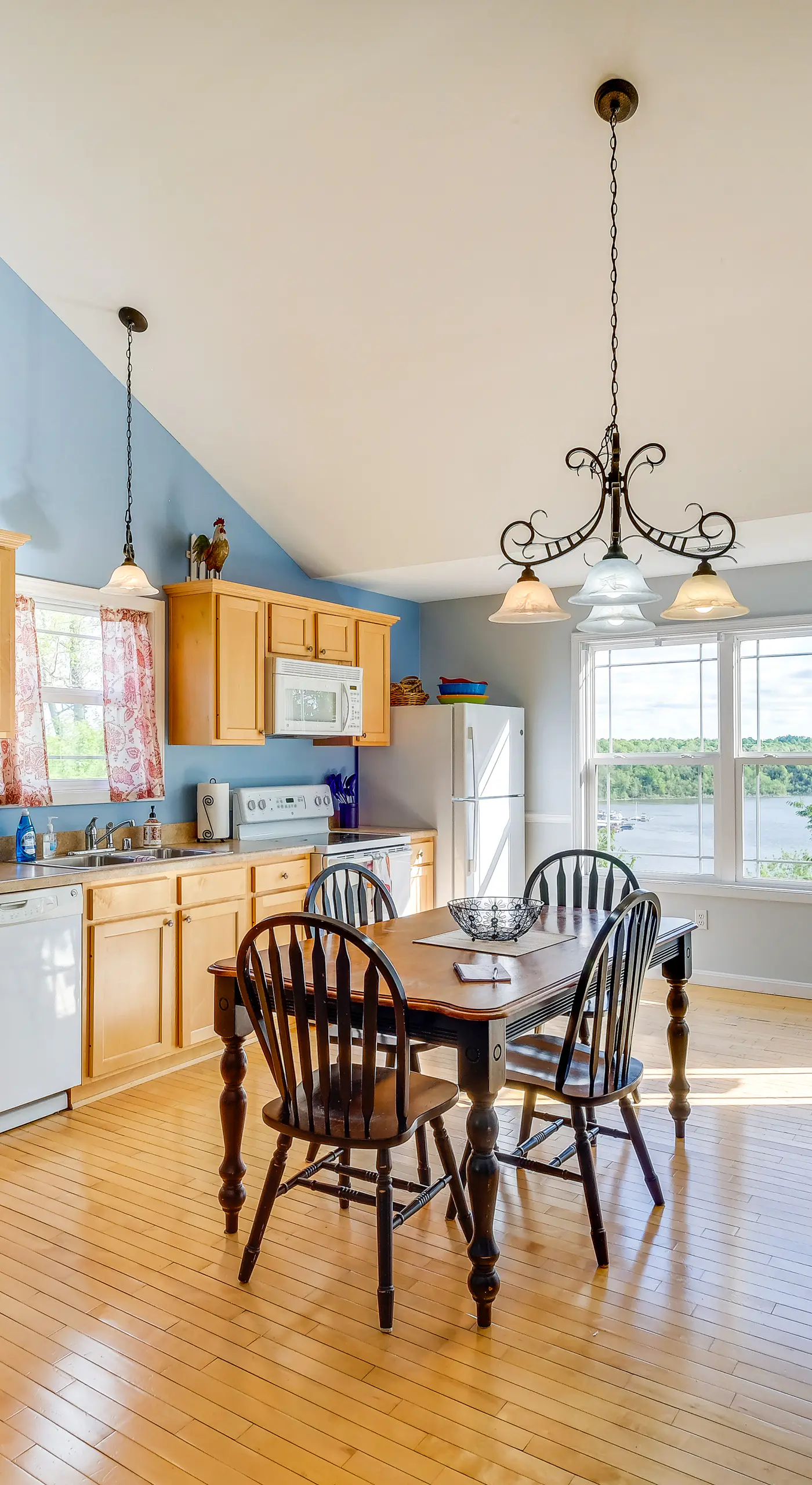 Cozy Cottage in Taylorsville: Hot Tub & Lake Views