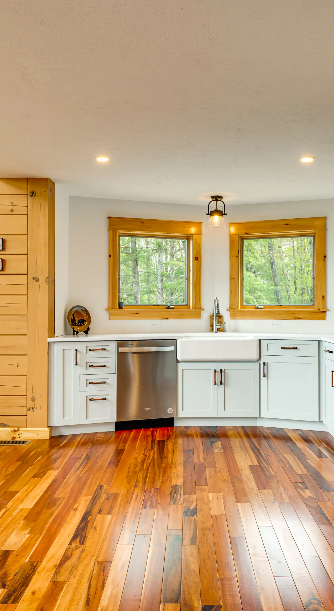 Mtn-View Deck: Scenic Conway Log Cabin!
