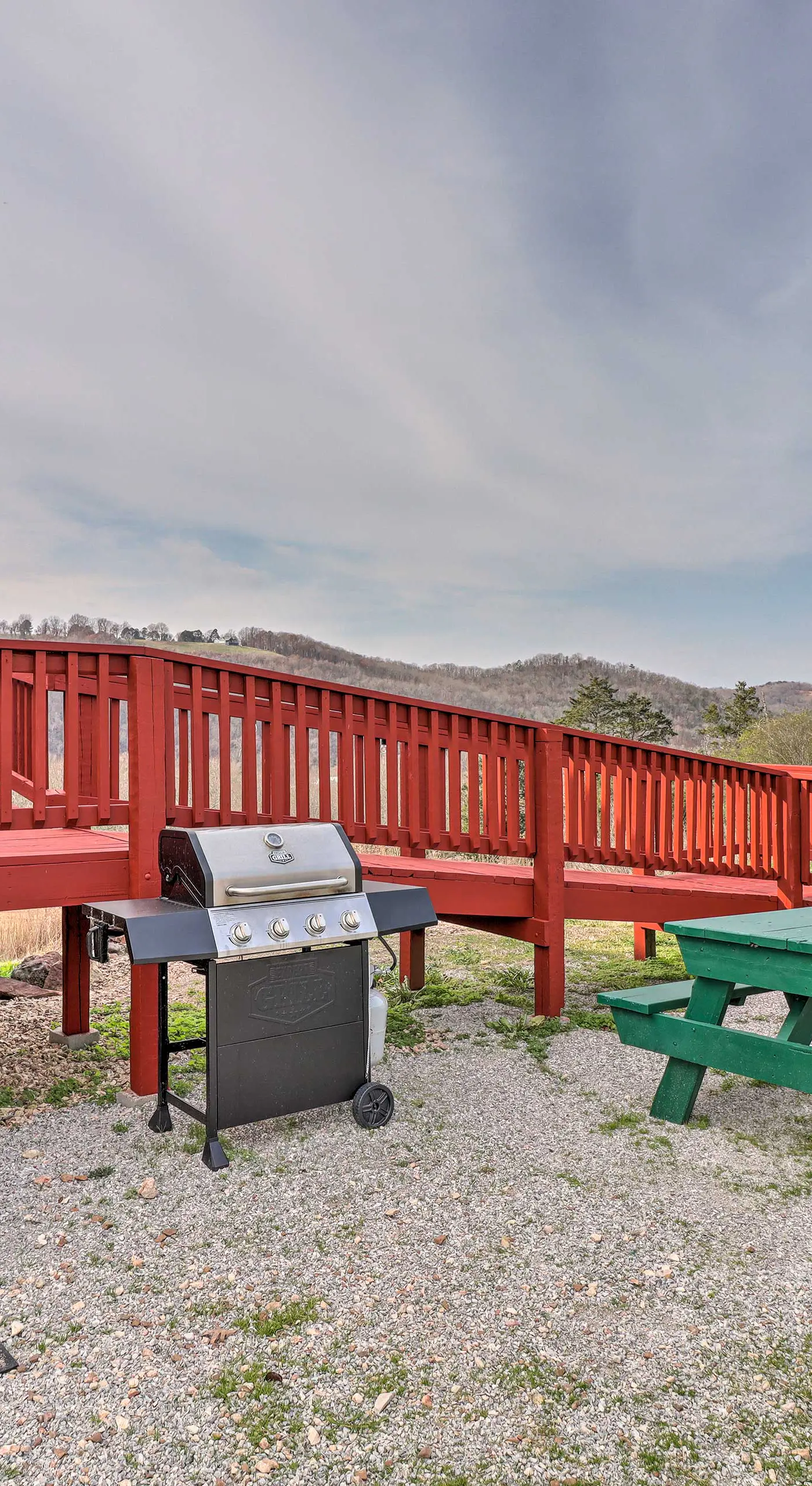 Pet-Friendly Studio w/ Loft & Mountain Views!
