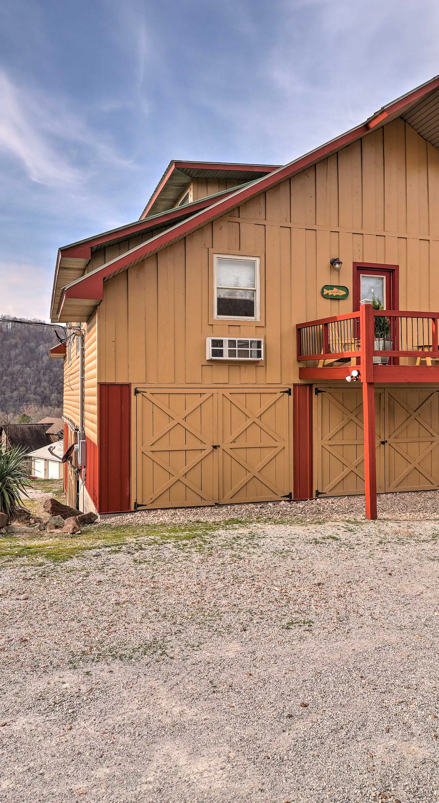 Pet-Friendly Studio w/ Loft & Mountain Views!